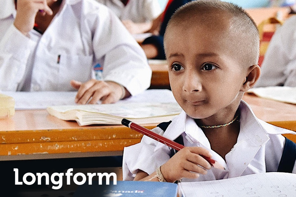 Hanh trinh xuong nui, toi truong cua cau hoc tro be nhu chai nuoc hinh anh