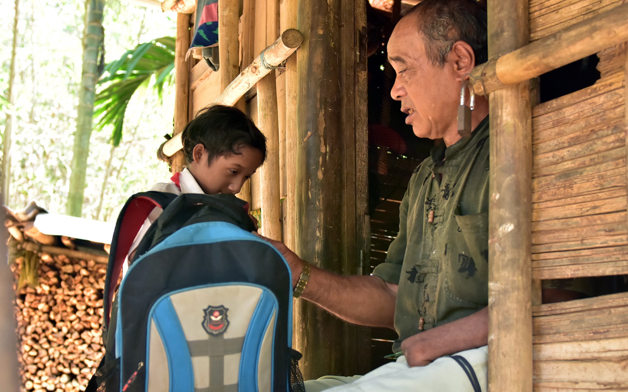 Nghi luc cau be ti hon anh 9