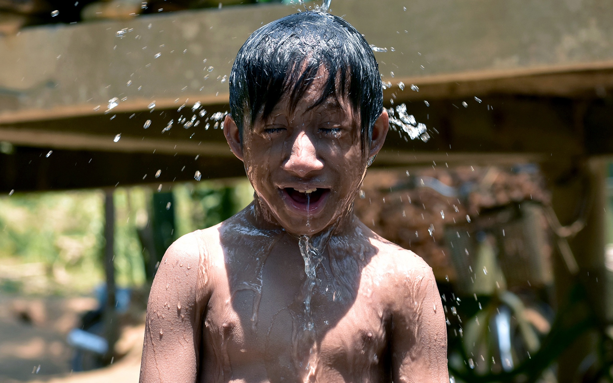 Nghi luc cau be ti hon anh 12