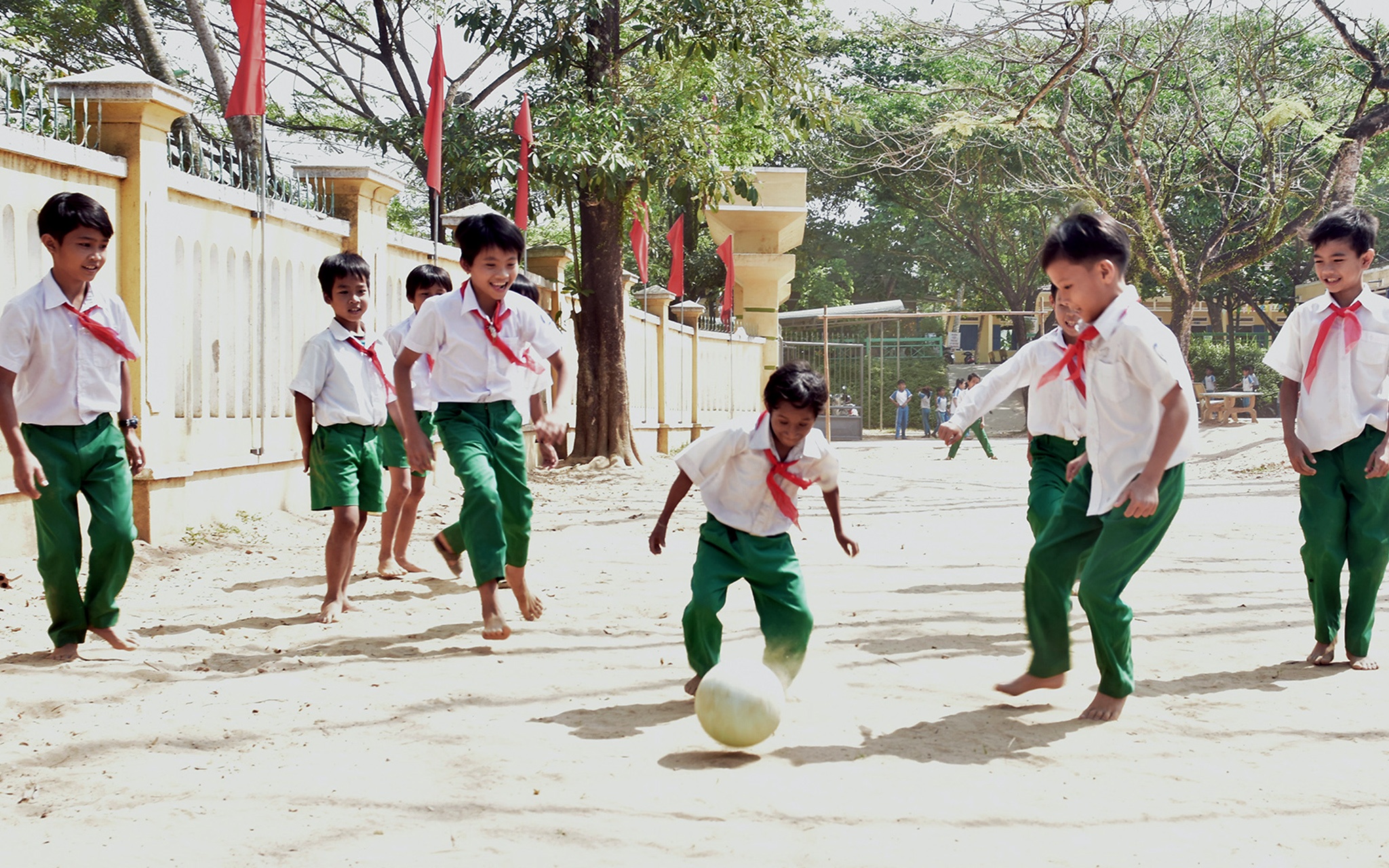 Nghi luc cau be ti hon anh 5
