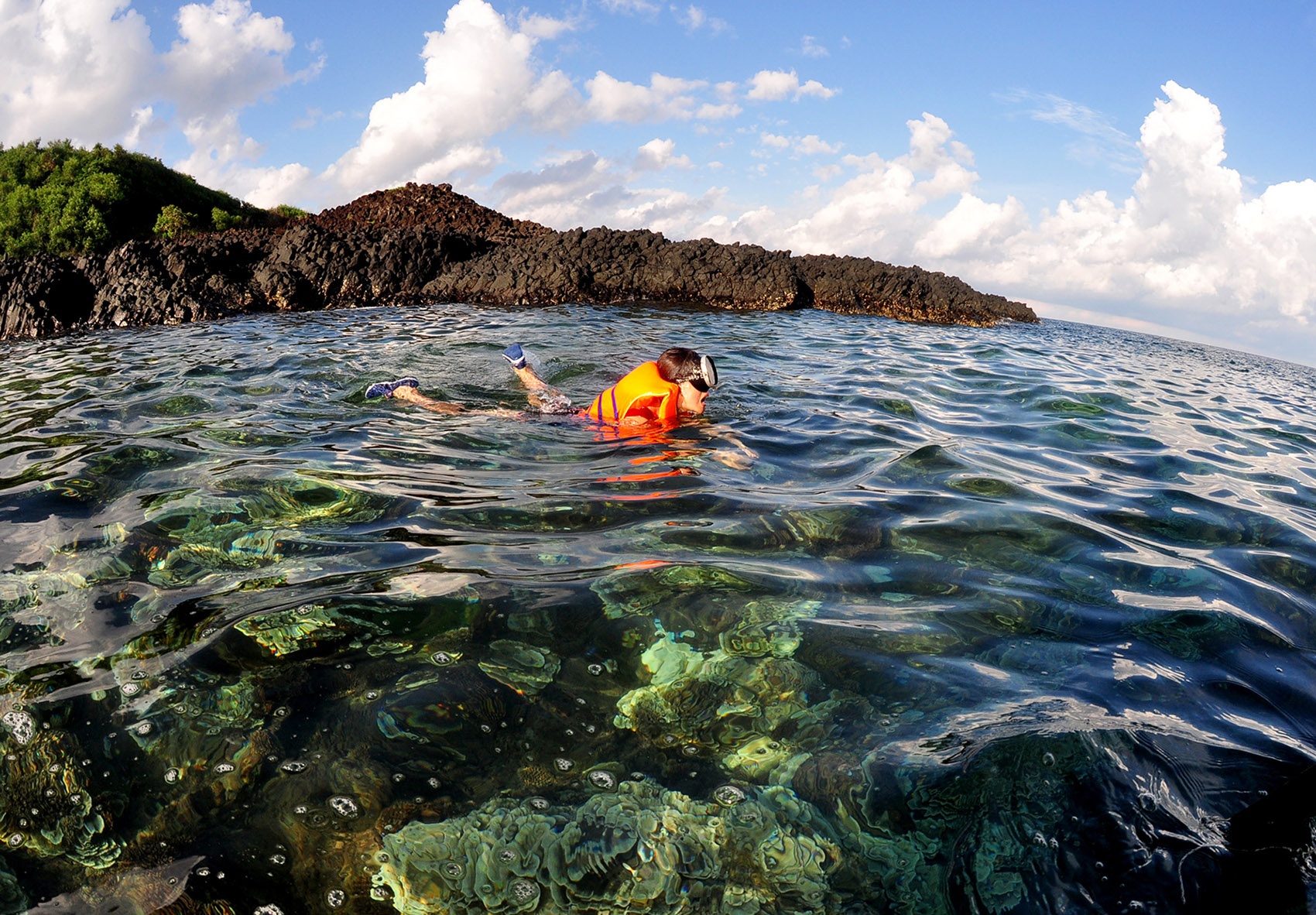 Ve Ganh Yen ngam san ho qua lan nuoc trong vat hinh anh