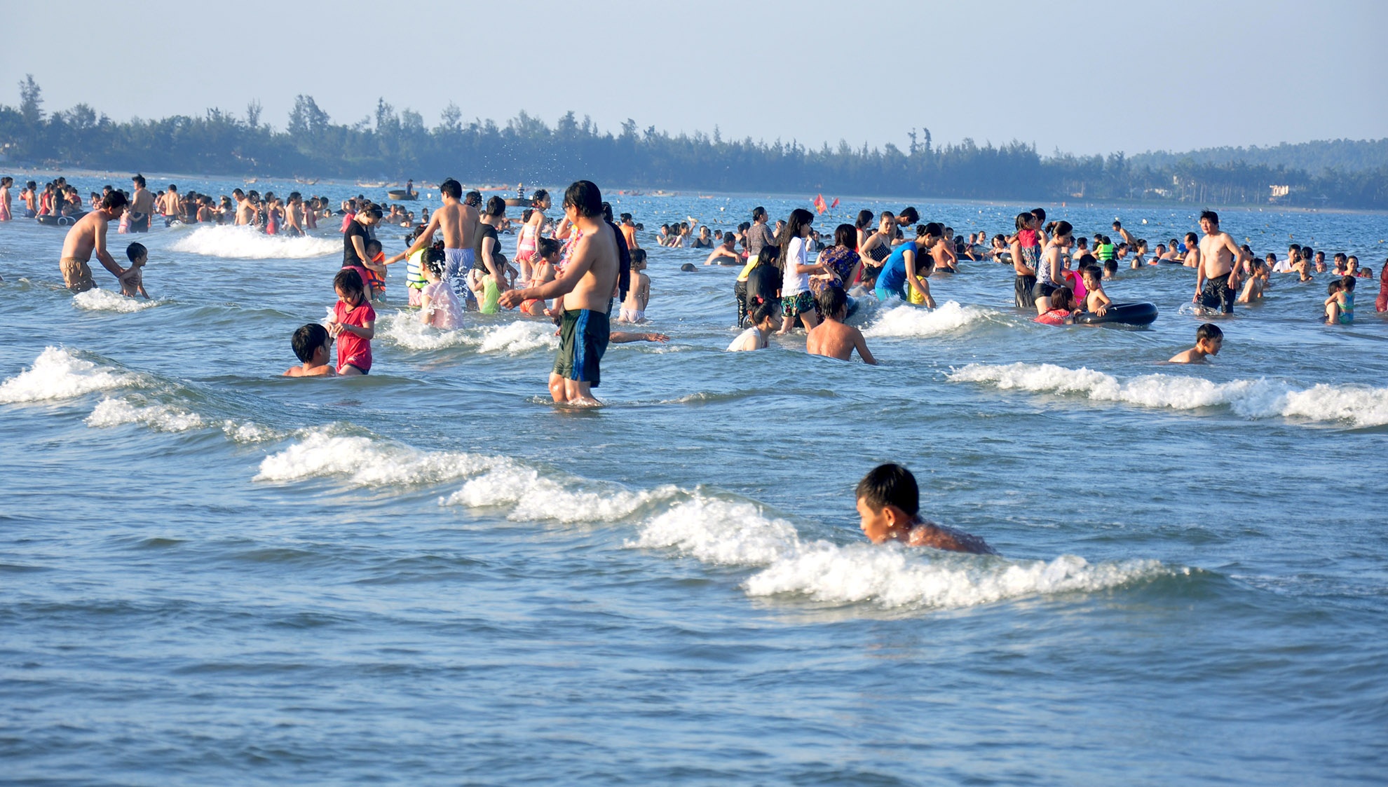 Bãi biển Mỹ Khê ô nhiễm  ảnh 2 Bai bien My Khe o nhiem anh 2