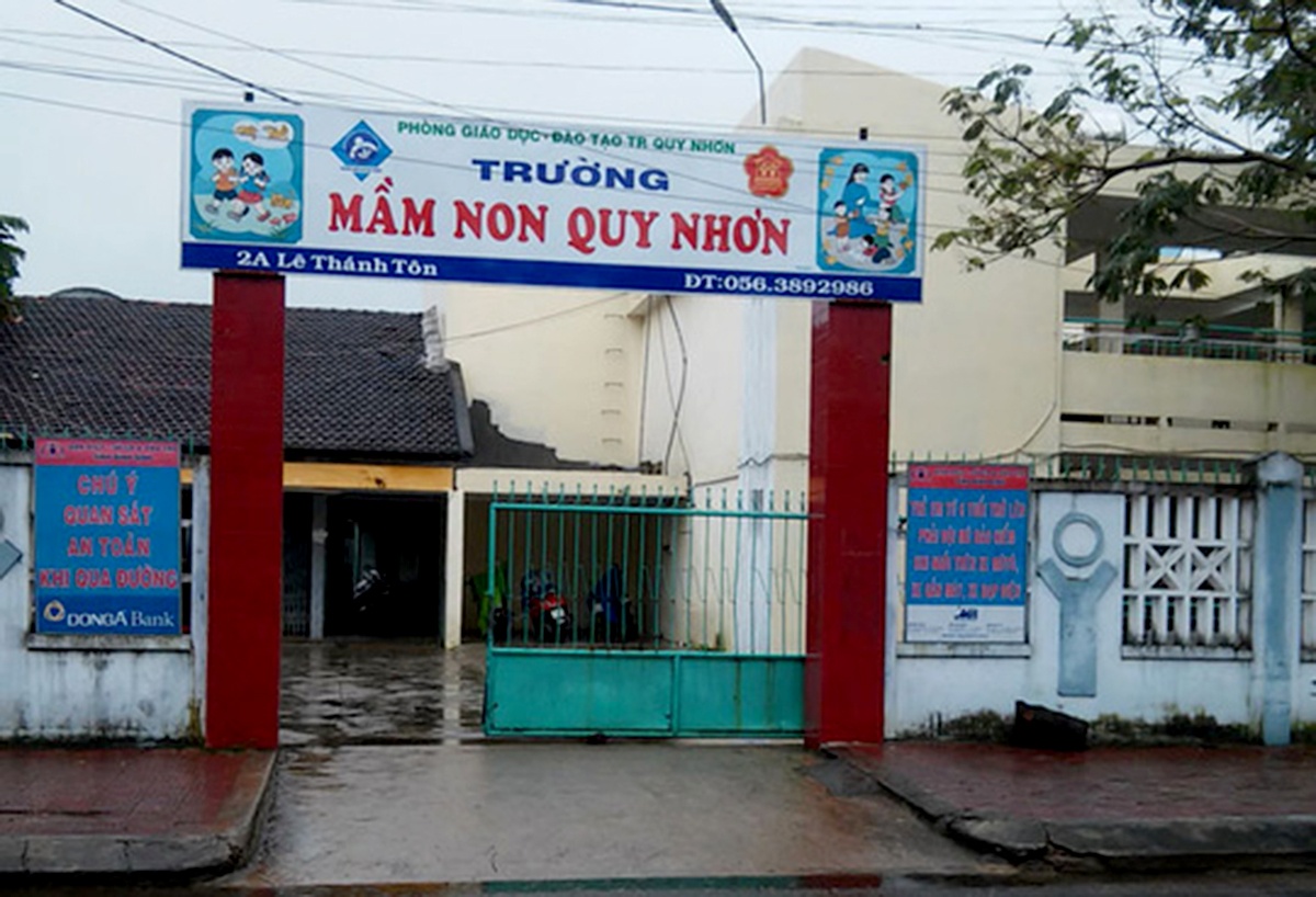 Hieu truong truong mam non bi cach chuc vi tu y tuyen dung con gai hinh anh