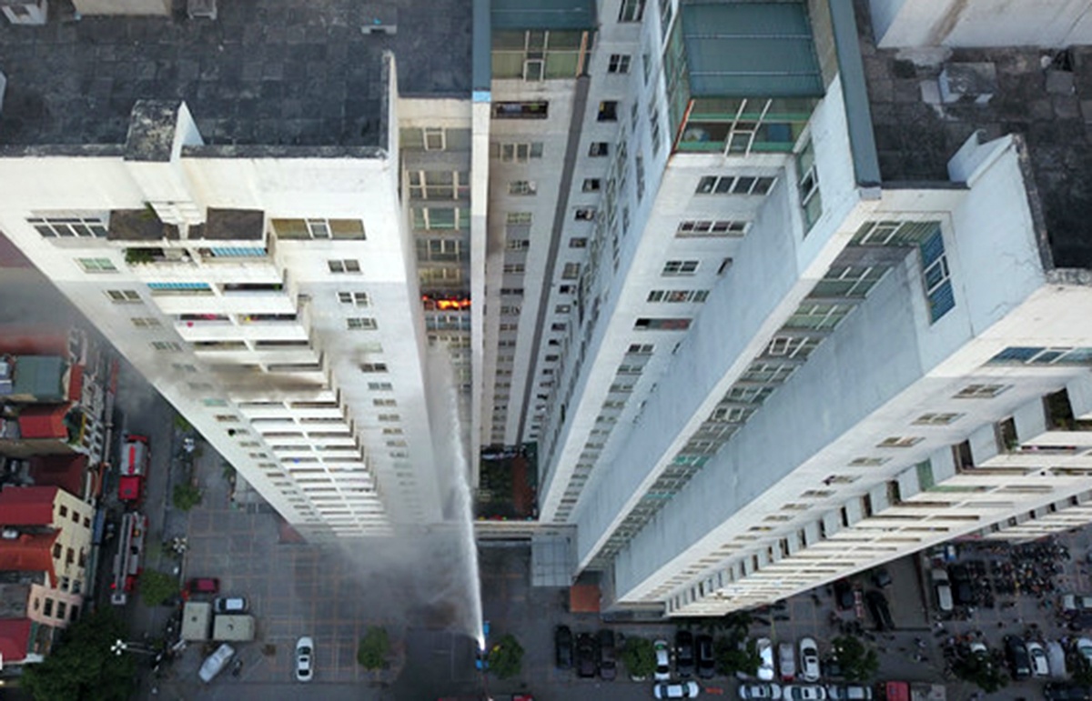 2 gio co thu trong vu chay chung cu 23 tang cua vo chong gia hinh anh