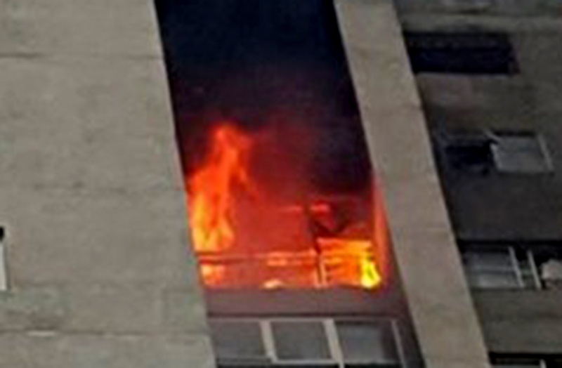 Canh sat dap tat dam chay chung cu Fodacon hinh anh