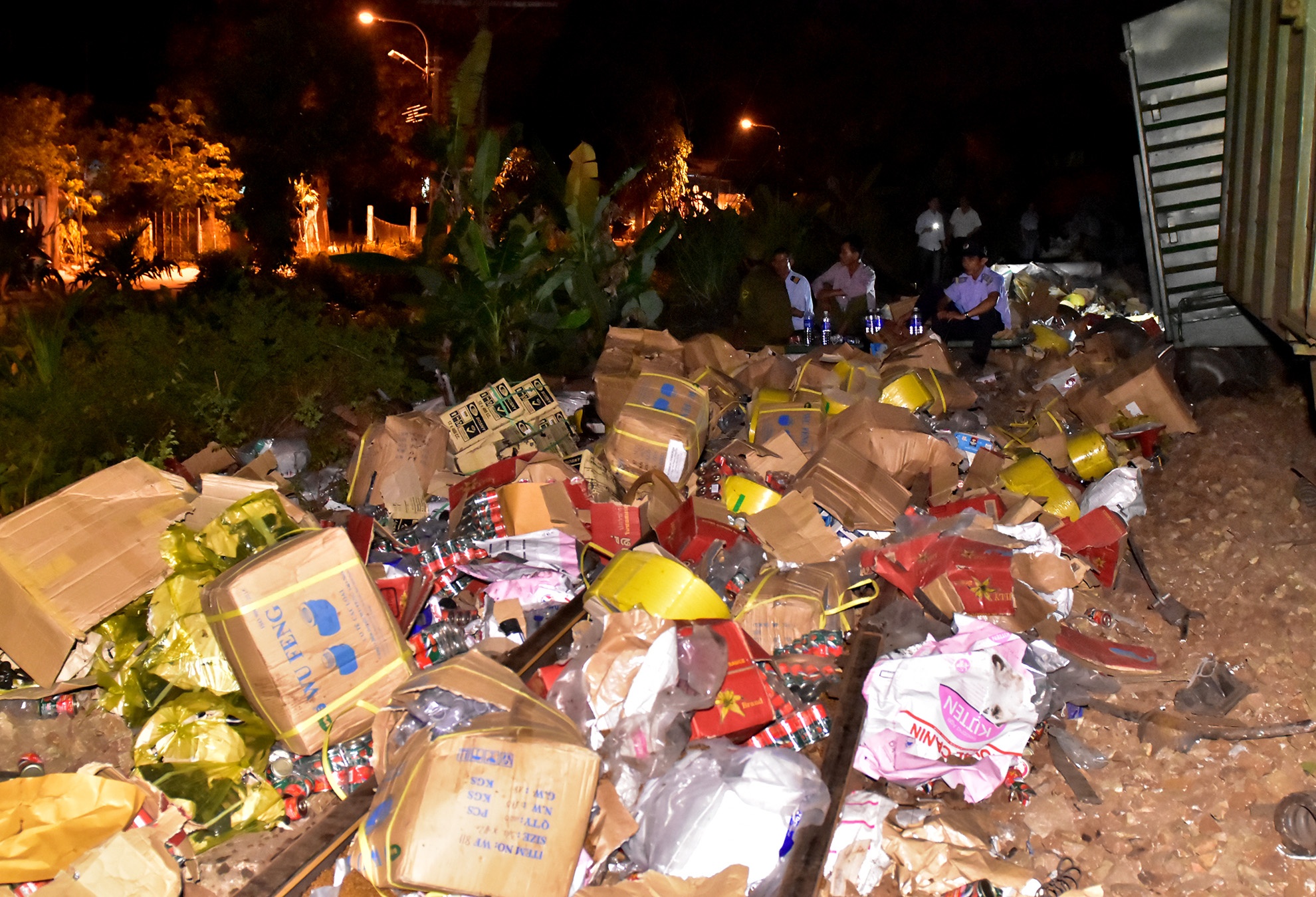 Hai đoàn tàu tông nhau ảnh 2 Hai doan tau tong nhau anh 2