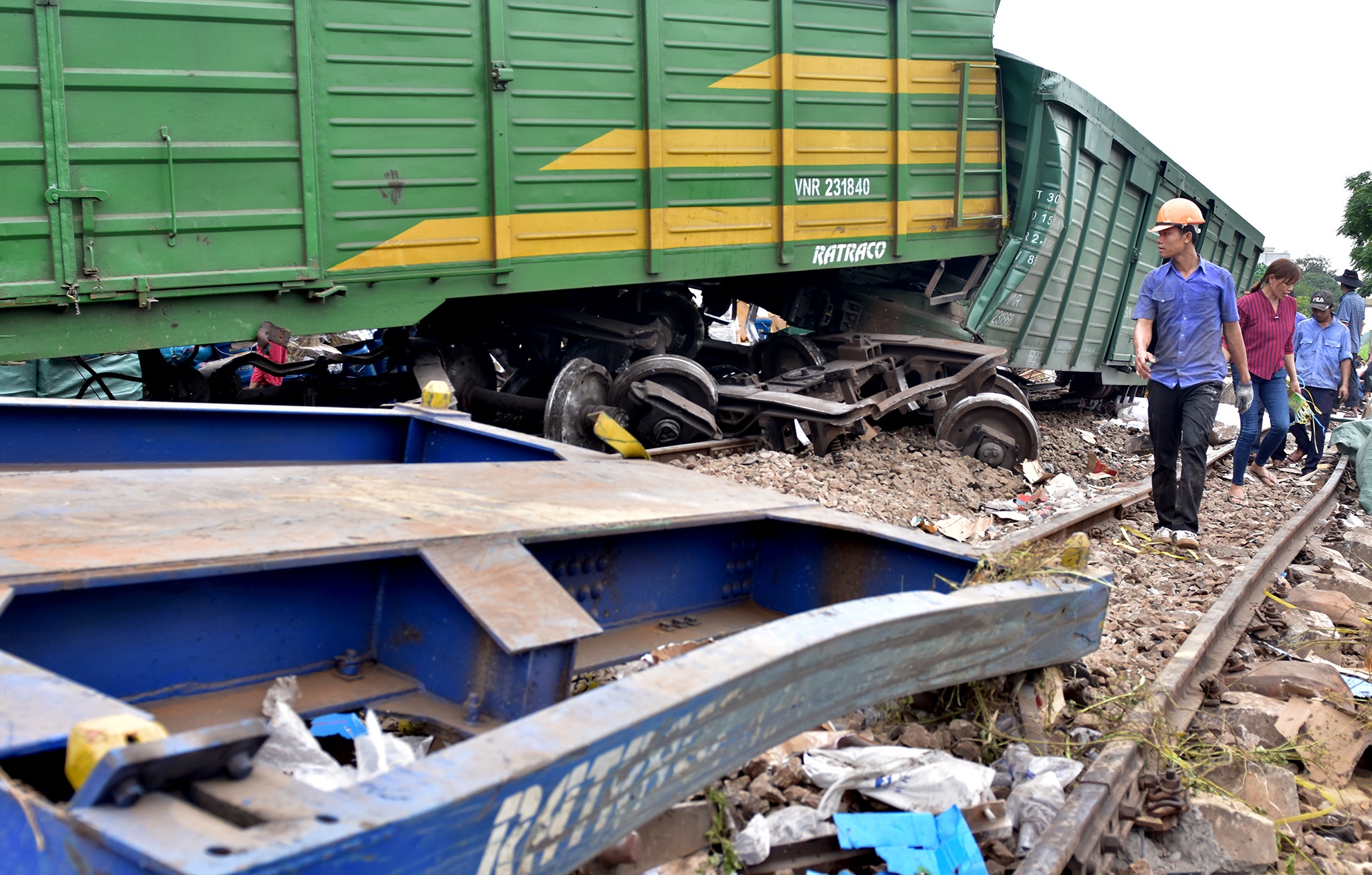 Hai tàu hàng tông Quảng Nam ảnh 15 Hai tau hang tong Quang Nam anh 15