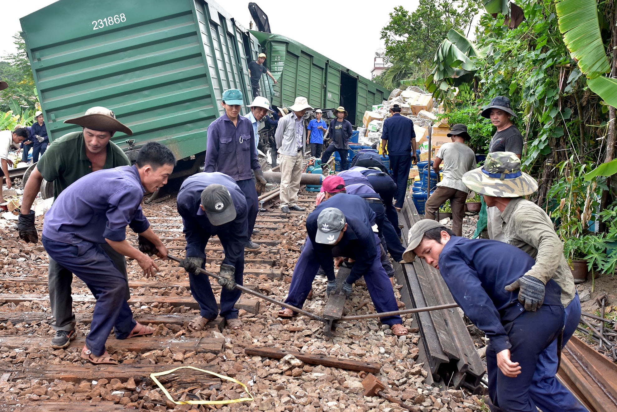 Hai đoàn tàu tông Quảng Nam ảnh 2 Hai doan tau tong Quang Nam anh 2