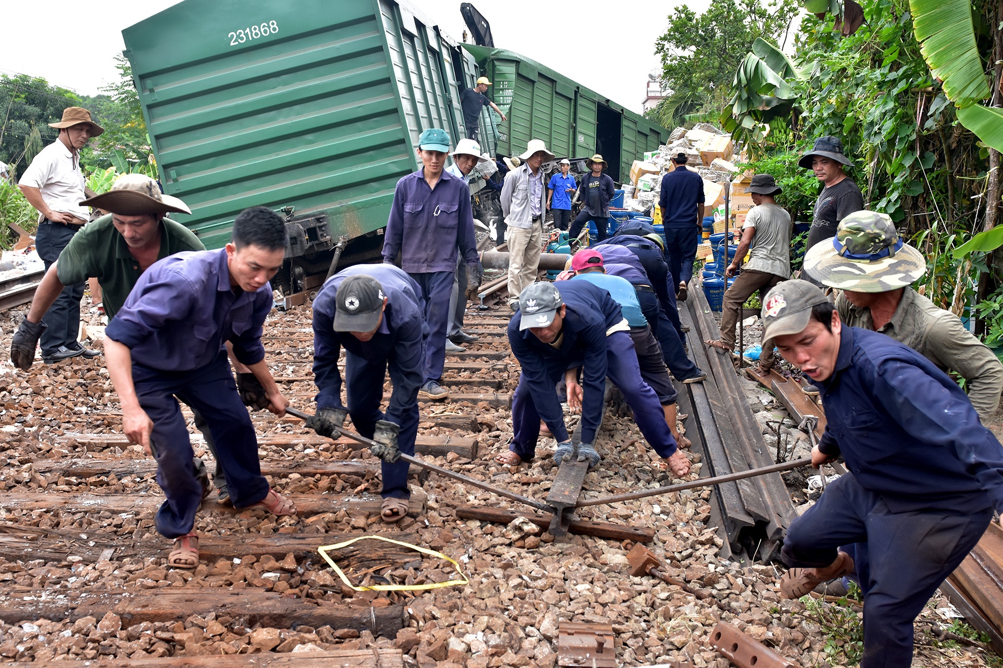 Hai tàu hàng tông Quảng Nam ảnh 6 Hai tau hang tong Quang Nam anh 6