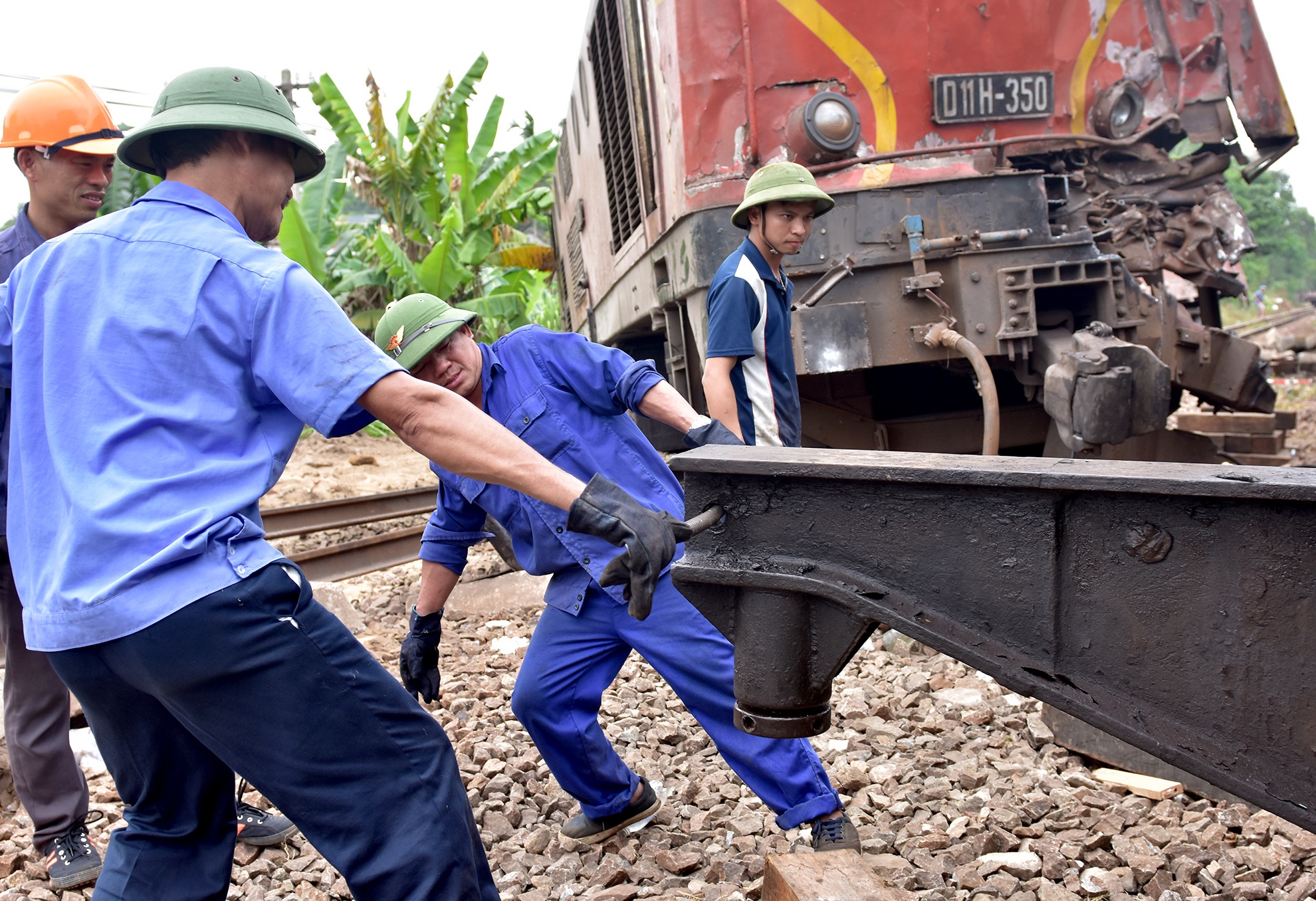 Hai tàu hàng tông Quảng Nam ảnh 8 Hai tau hang tong Quang Nam anh 8