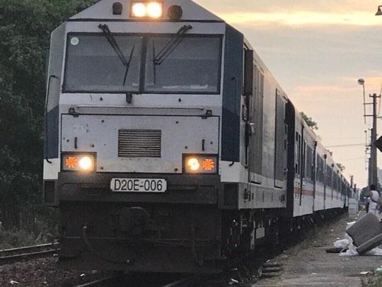 Duong sat qua ga Nui Thanh thong tuyen sau 1 ngay dem te liet hinh anh