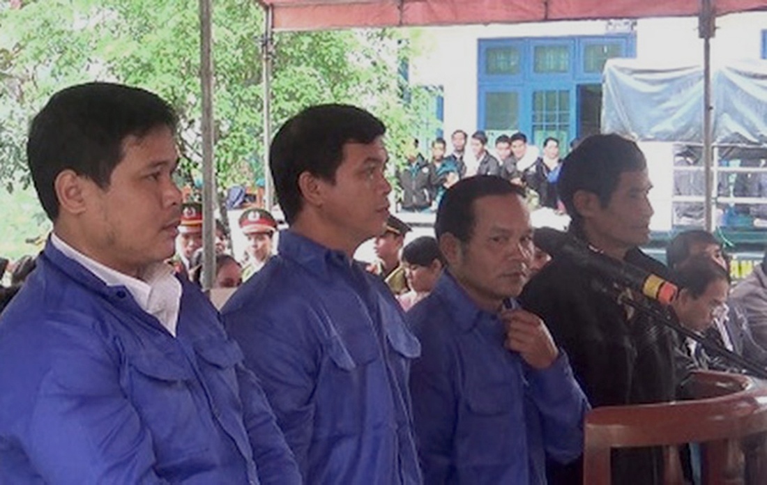 Cuu bi thu, chu tich xa vao tu vi truc loi tien chinh sach hinh anh