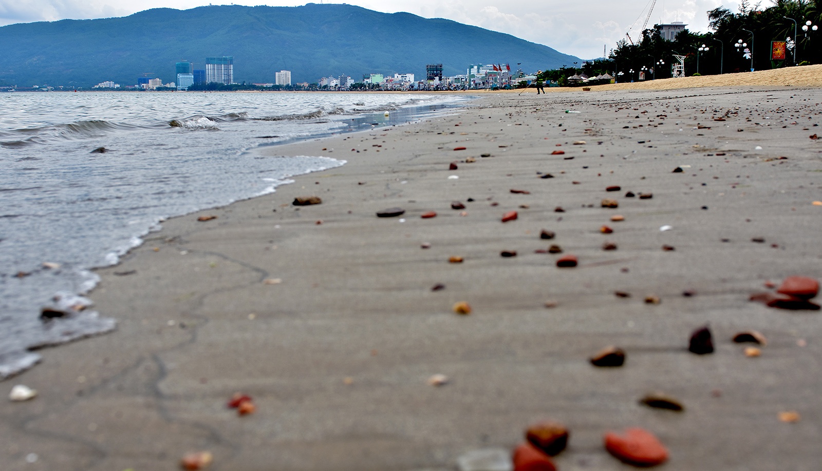 Bun nhuom den bai tam Quy Nhon hinh anh