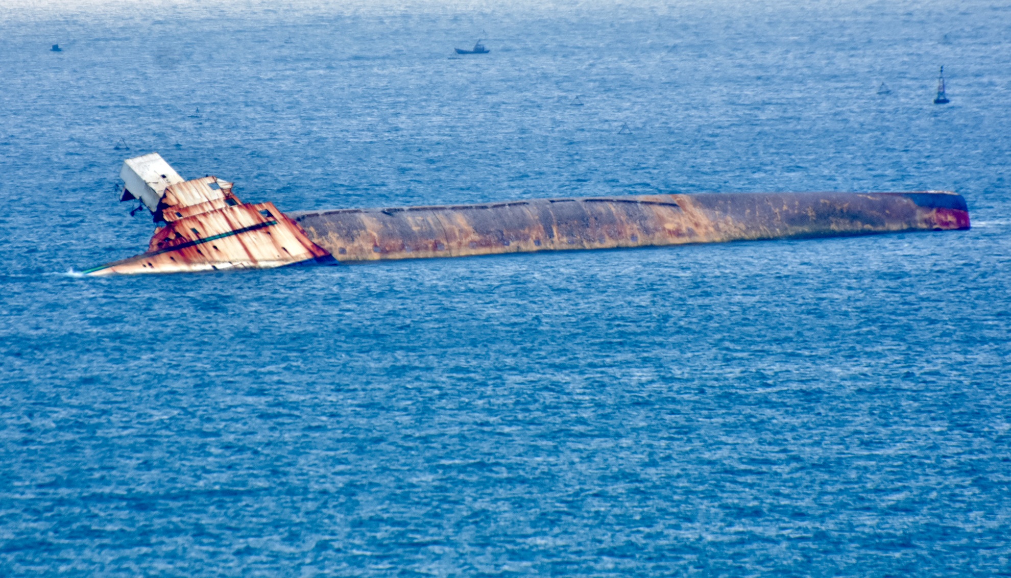 Xẻ thịt tàu chìm Quy Nhơn ảnh 2 Xe thit tau chim Quy Nhon anh 2