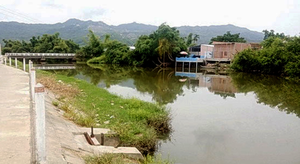 Bat giam nam thanh nien day nguoi yeu nga xuong song hinh anh