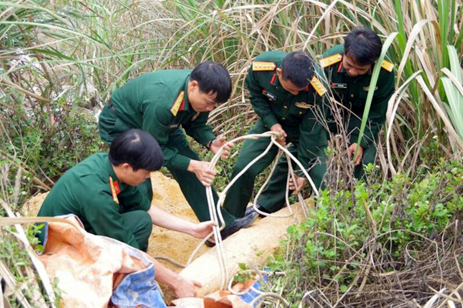 Cua bom lay thuoc no, mot nguoi tu vong hinh anh