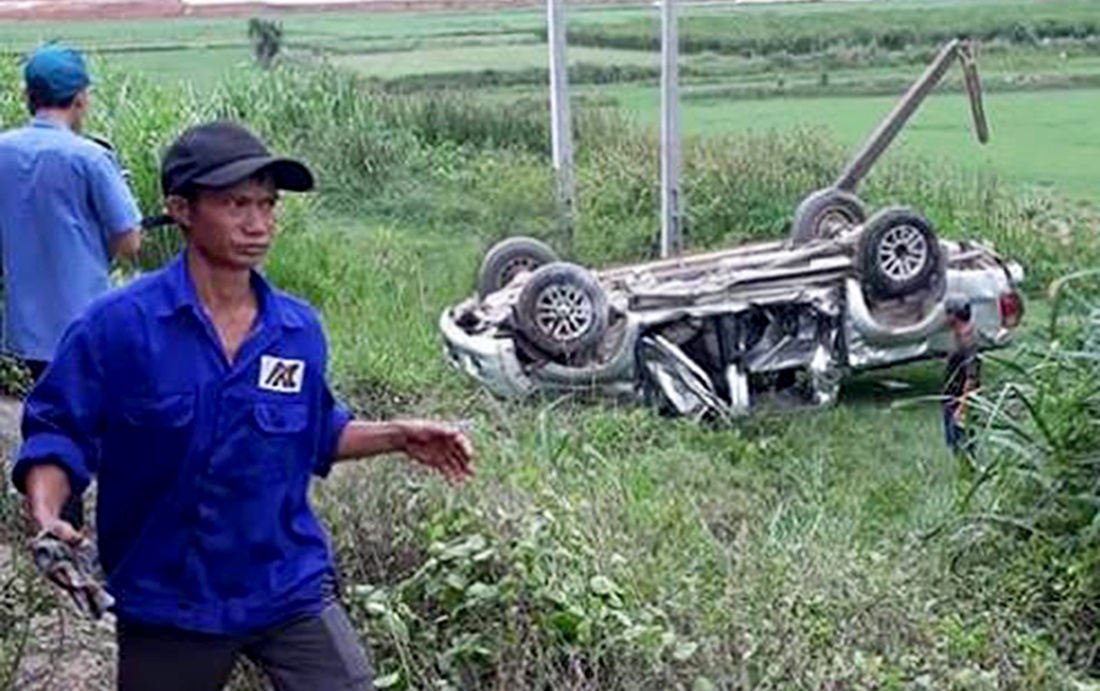 Tau cho hang huc vang oto ban tai, mot nguoi tu vong hinh anh