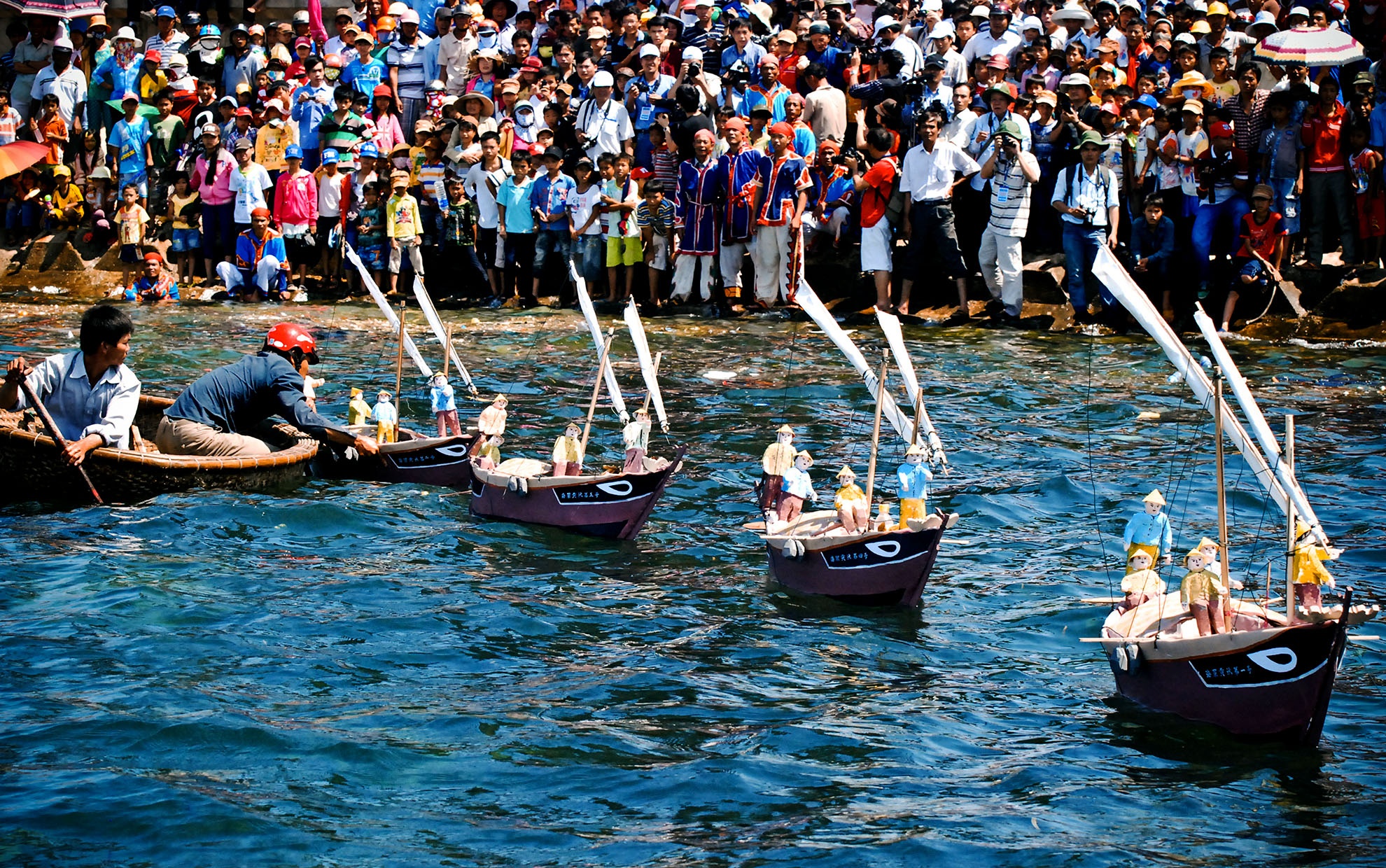 Chu quyen bien dao Ly Son anh 1