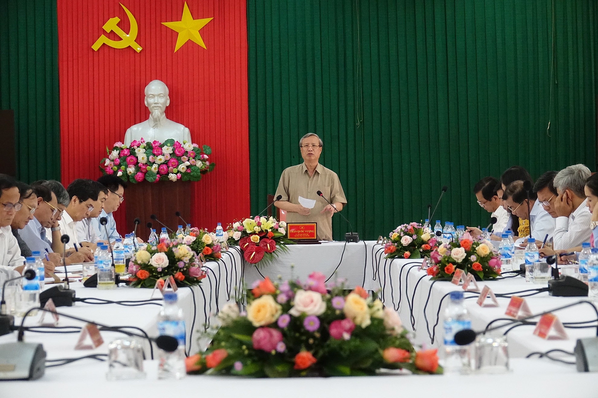 Thuong truc Ban Bi thu anh 1