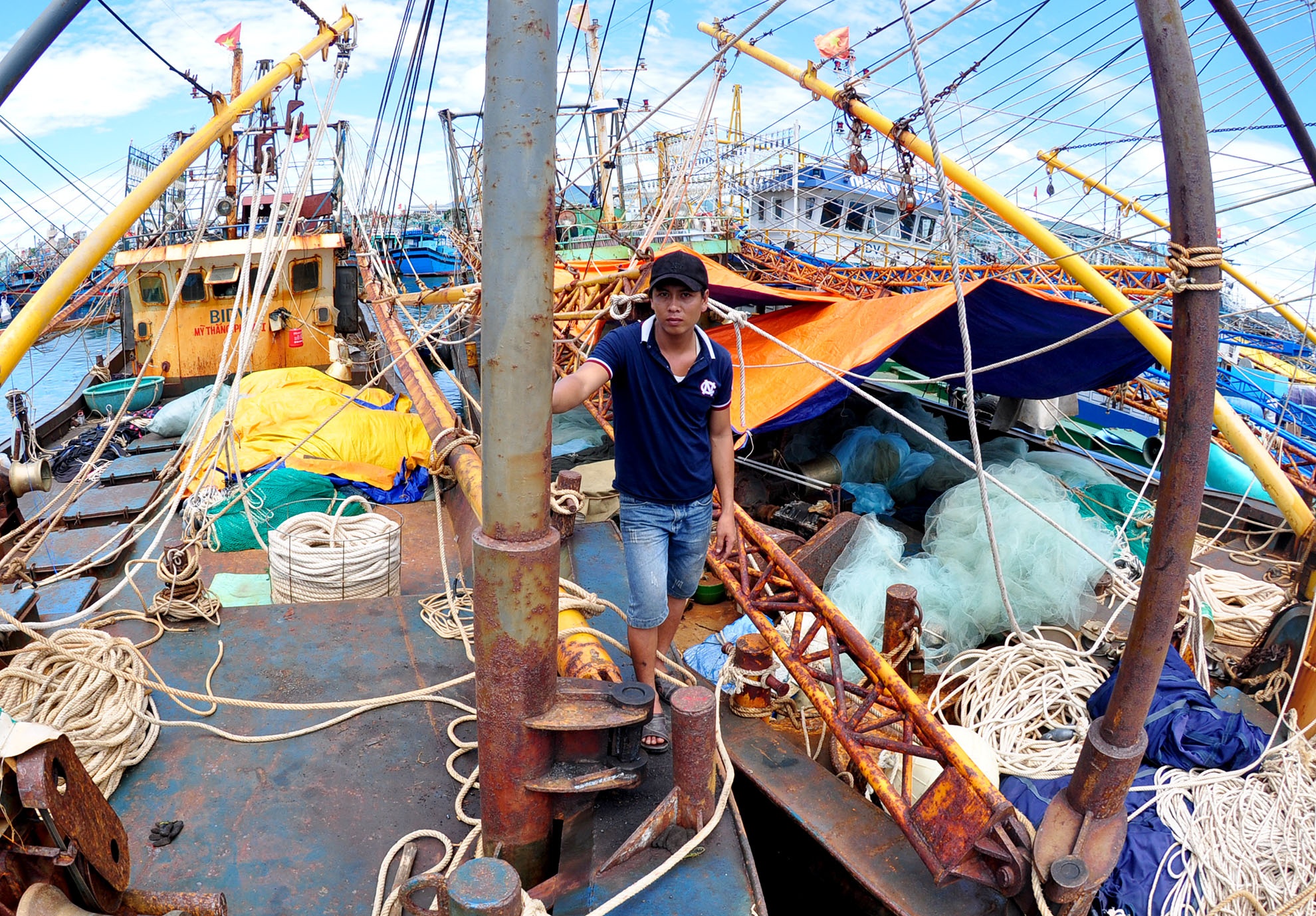 Chu tau thep Binh Dinh nam bo khon kho cho boi thuong hinh anh