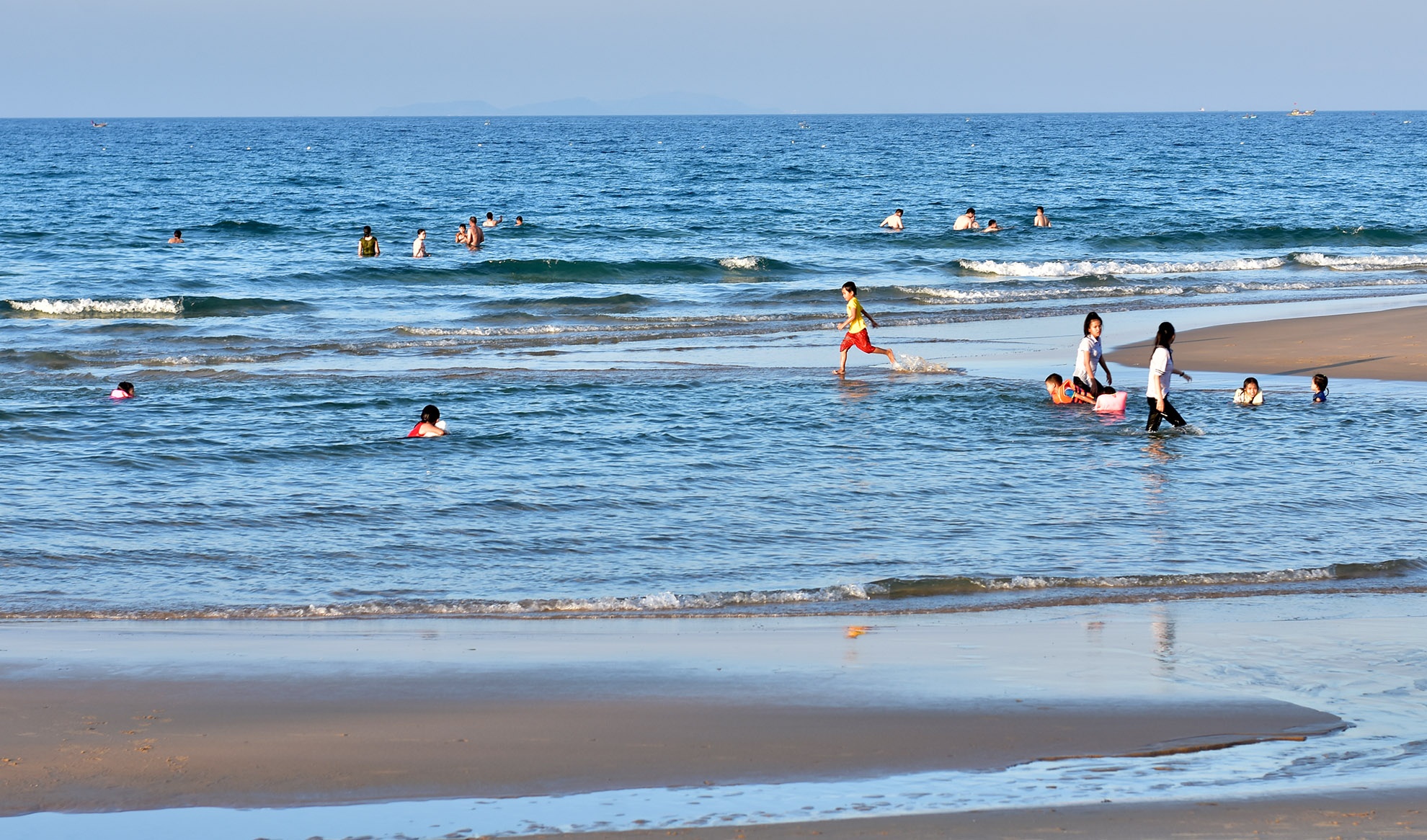 Chu tich Quang Ngai: 'Chua thoa thuan chu truong dau tu cho FLC' hinh anh