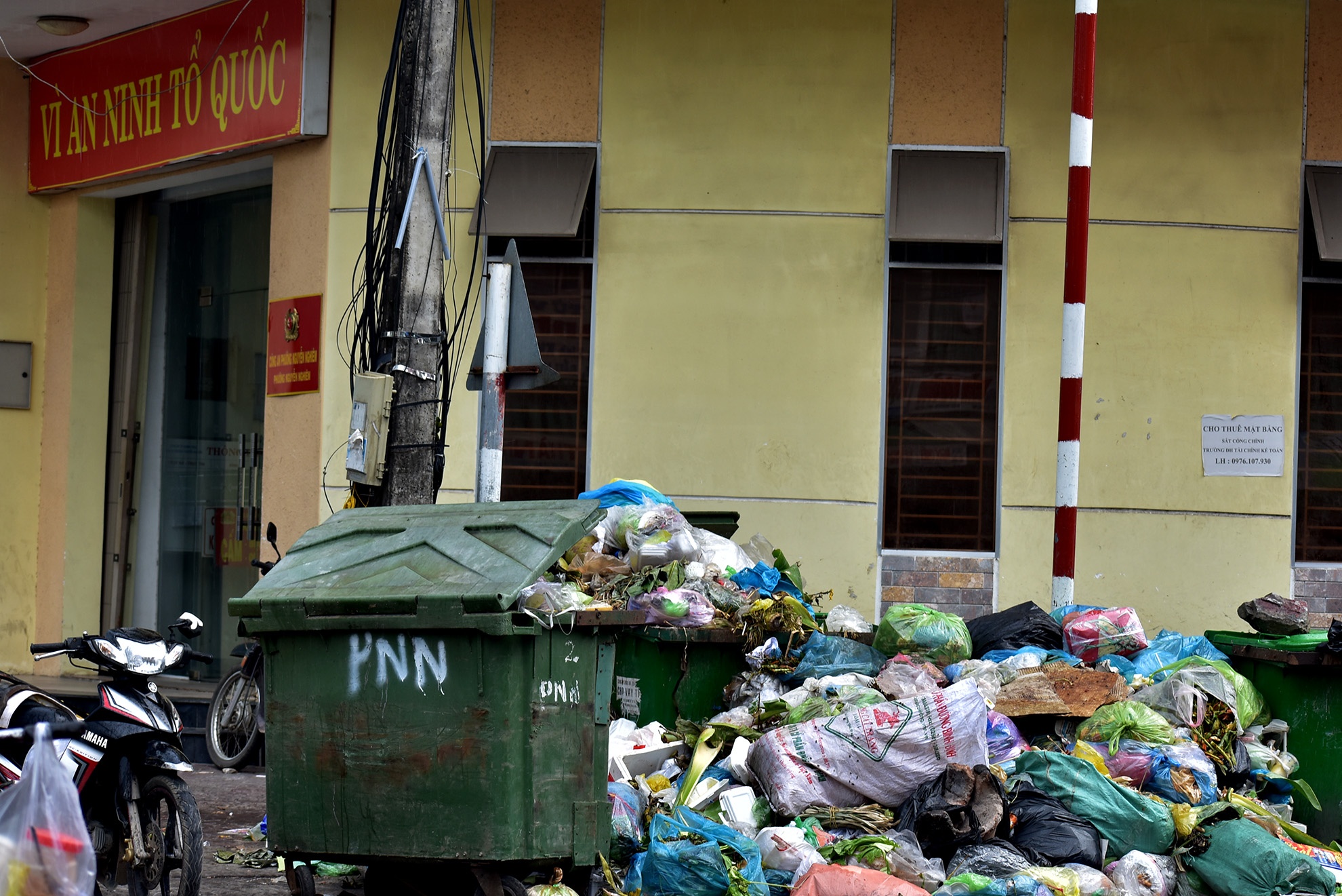 Dân bức xúc rác thải ảnh 2 Dan buc xuc rac thai anh 2