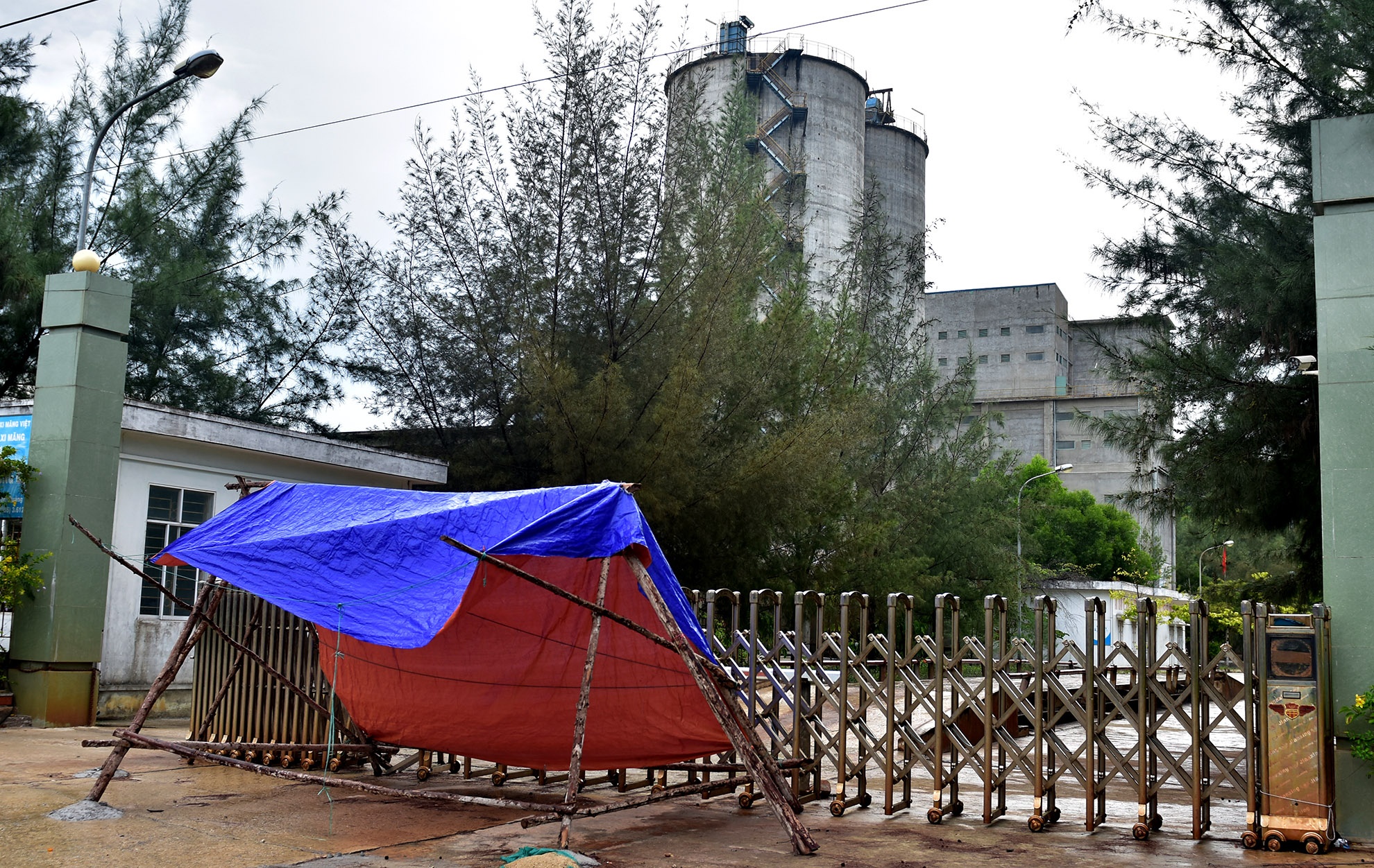 Nha may xi mang o nhiem anh 1