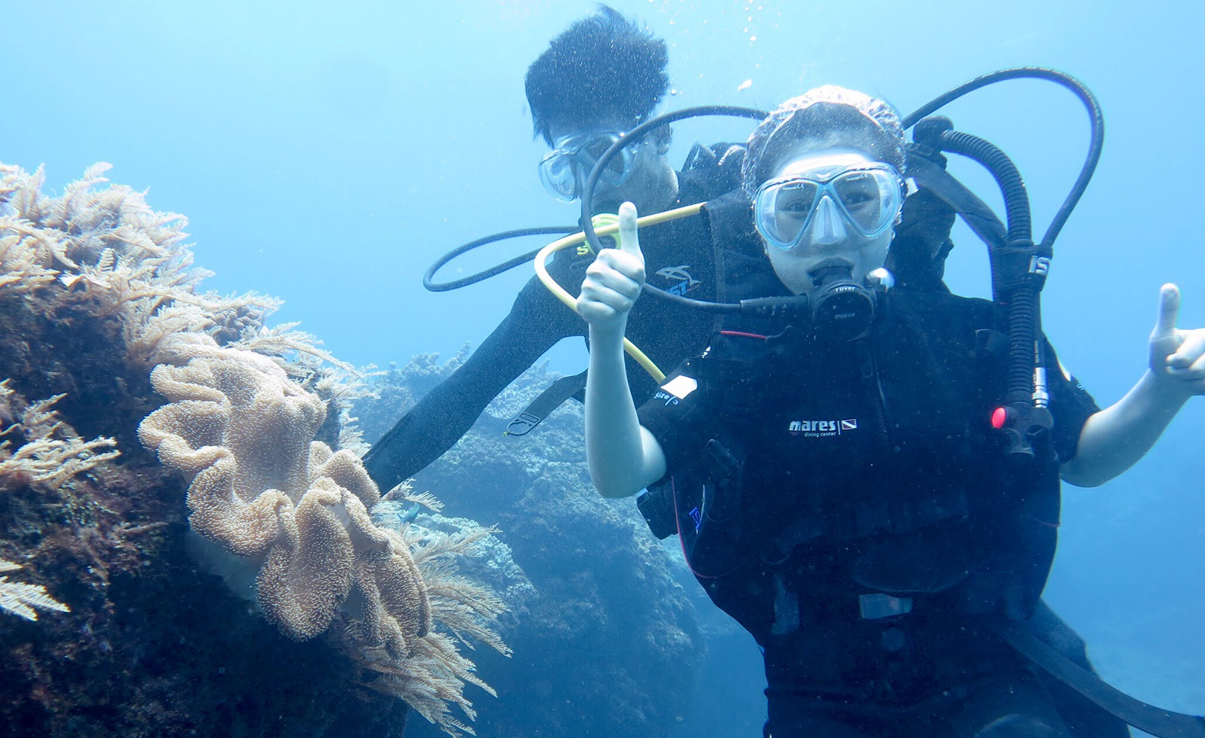 Lan bien ngam vom da dung nham nui lua trieu nam o Ly Son hinh anh