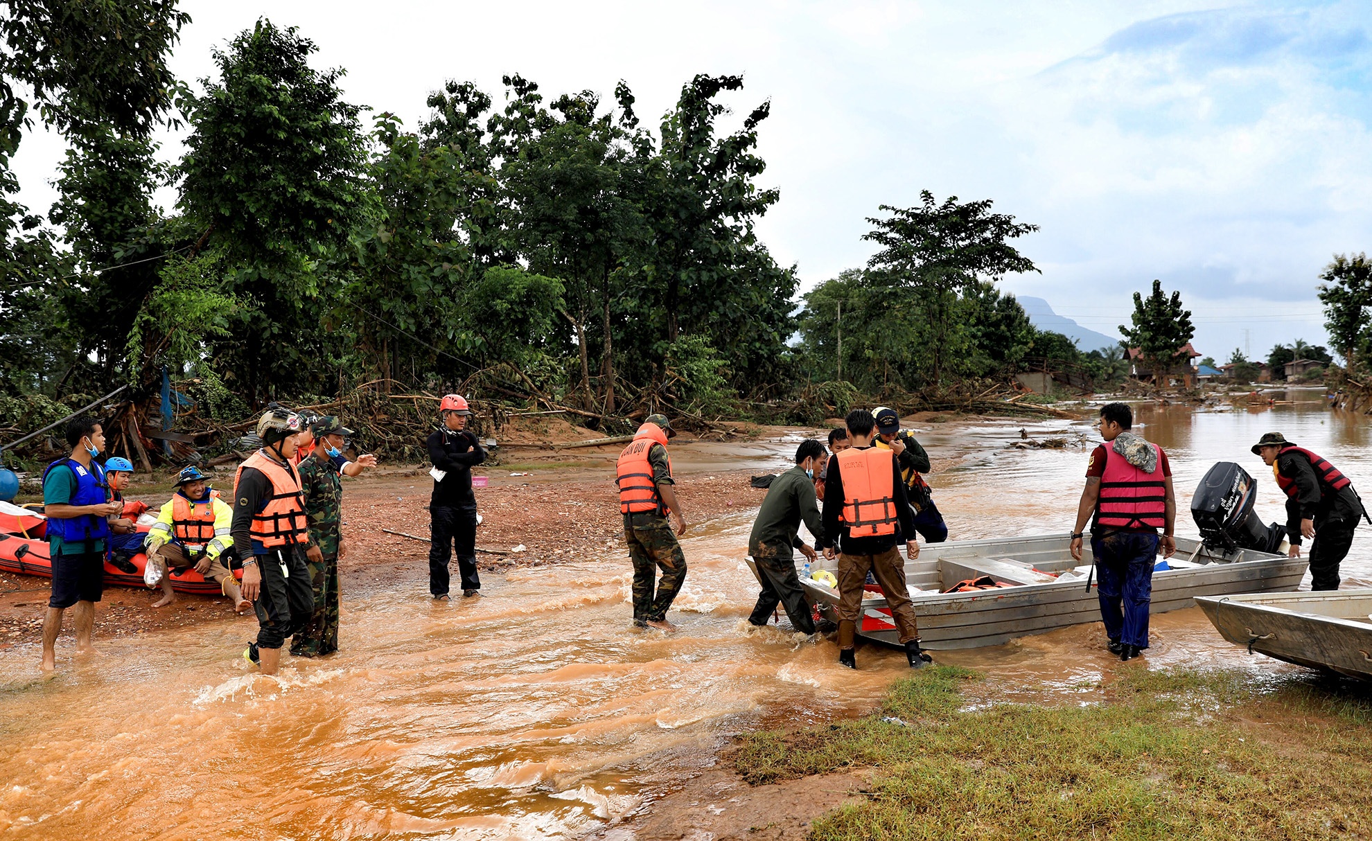 Vo dap thuy dien Lao anh 11