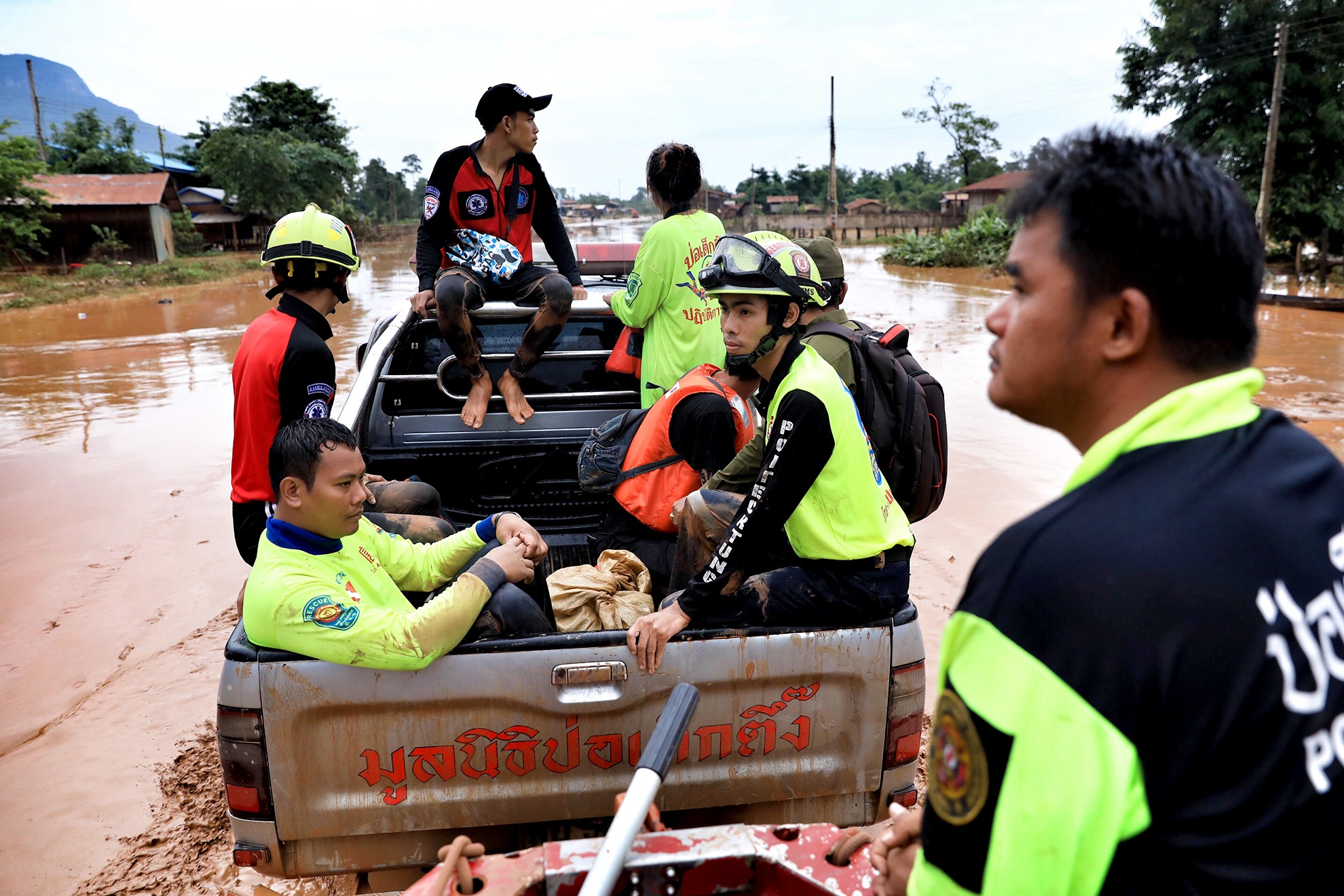 Vo dap thuy dien Lao anh 9