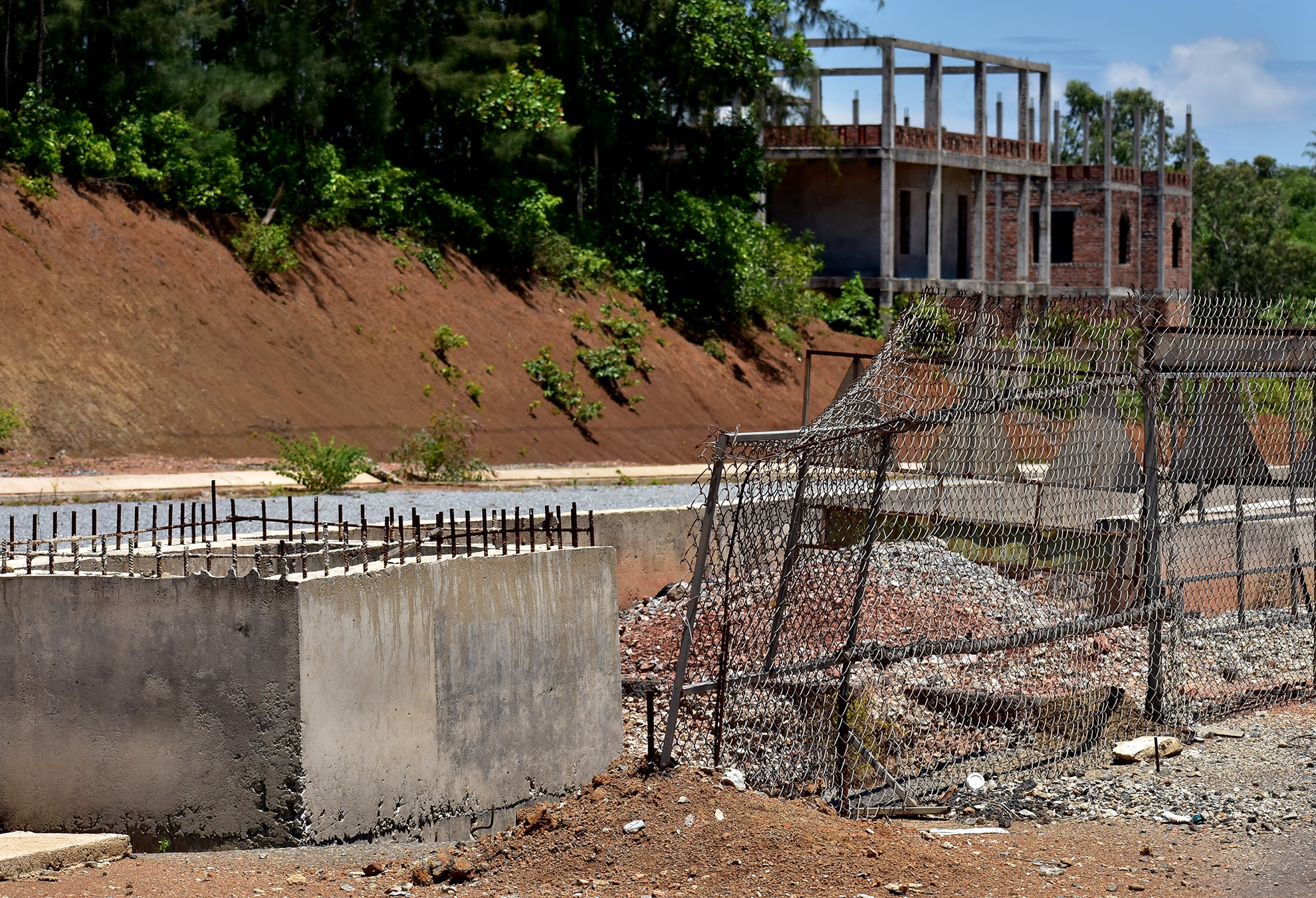 Khu do thi hoang vang canh Nha may loc dau Dung Quat hinh anh