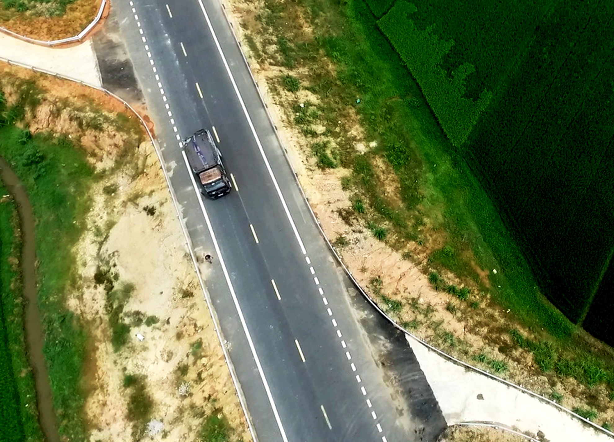 Sap den ngay thong xe, cao toc dau tien o mien Trung van ngon ngang hinh anh