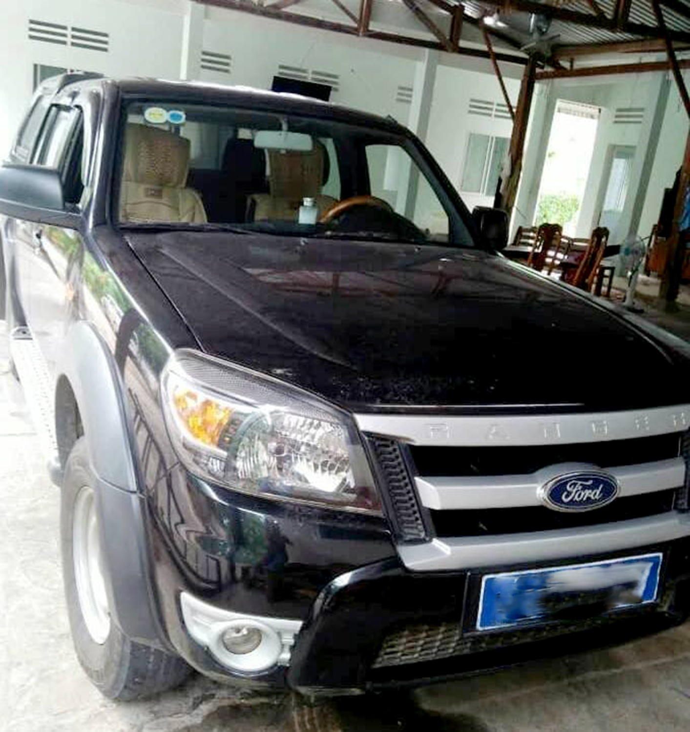 Lâm tặc chặn xe công vụ ảnh 2 Lam tac chan xe cong vu anh 2