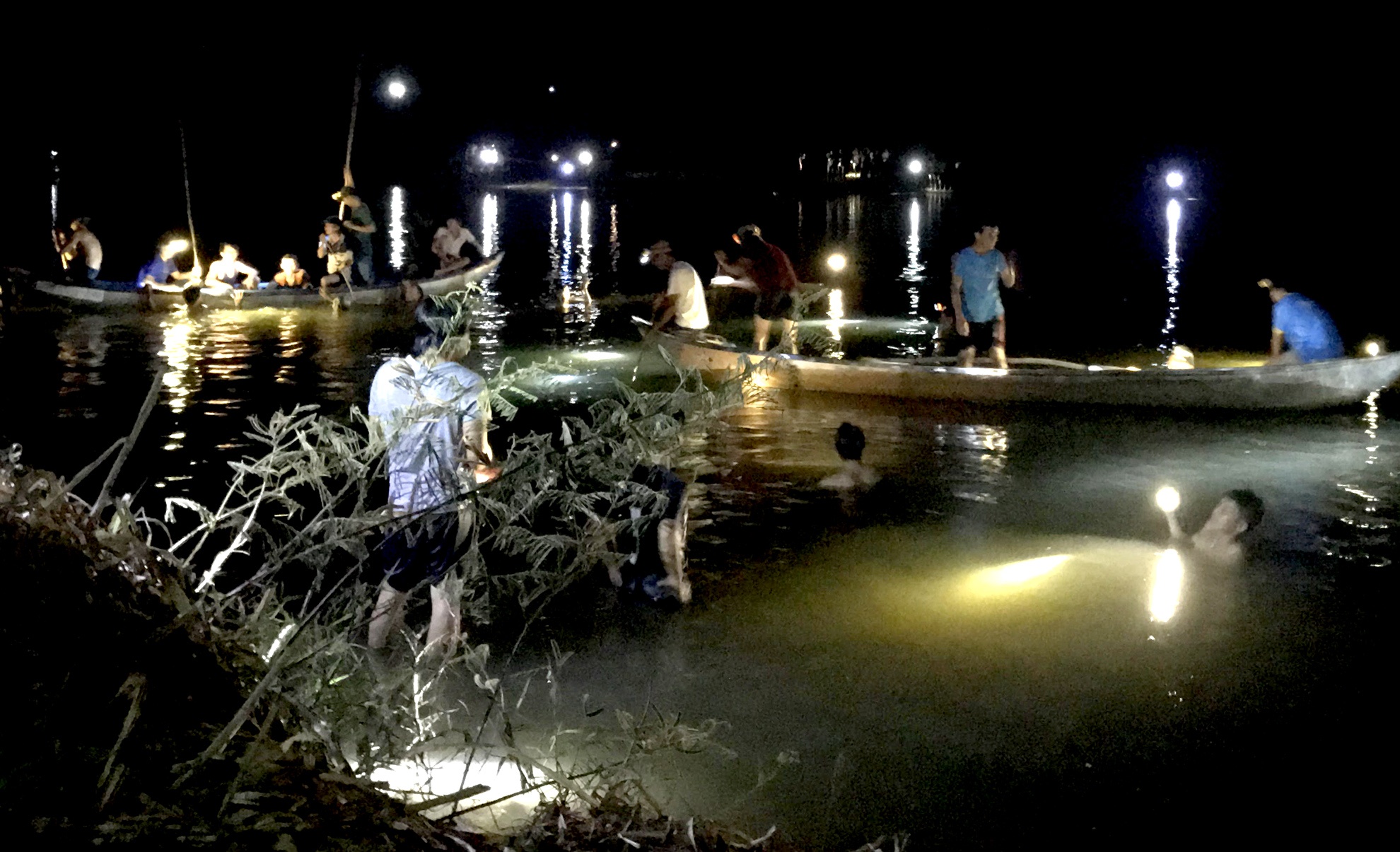 Hoc sinh chet duoi anh 1