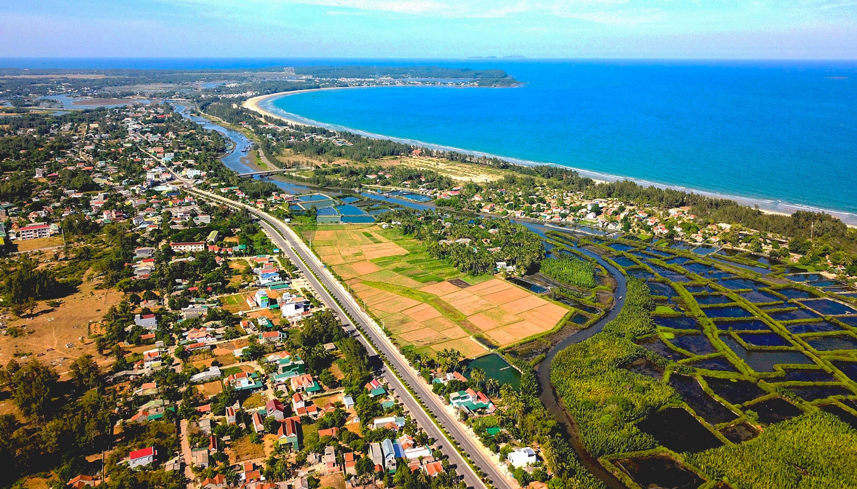 Eo bien Quang Ngai quyen ru nhin tu Fly cam hinh anh