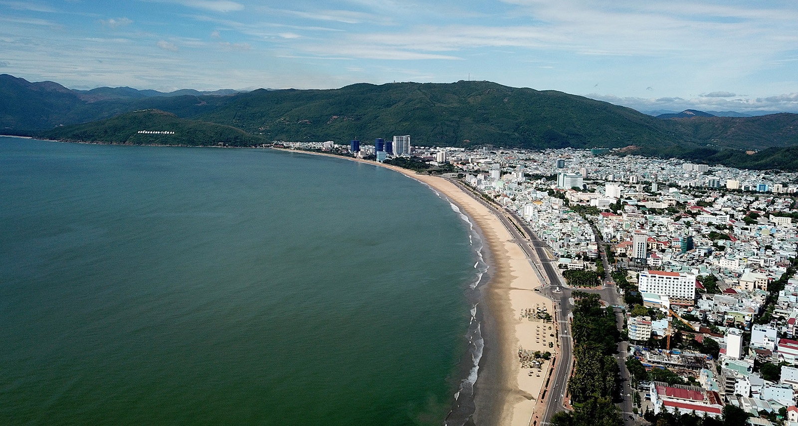 Binh Dinh quyet xu ly bun den gay o nhiem bai tam Quy Nhon hinh anh