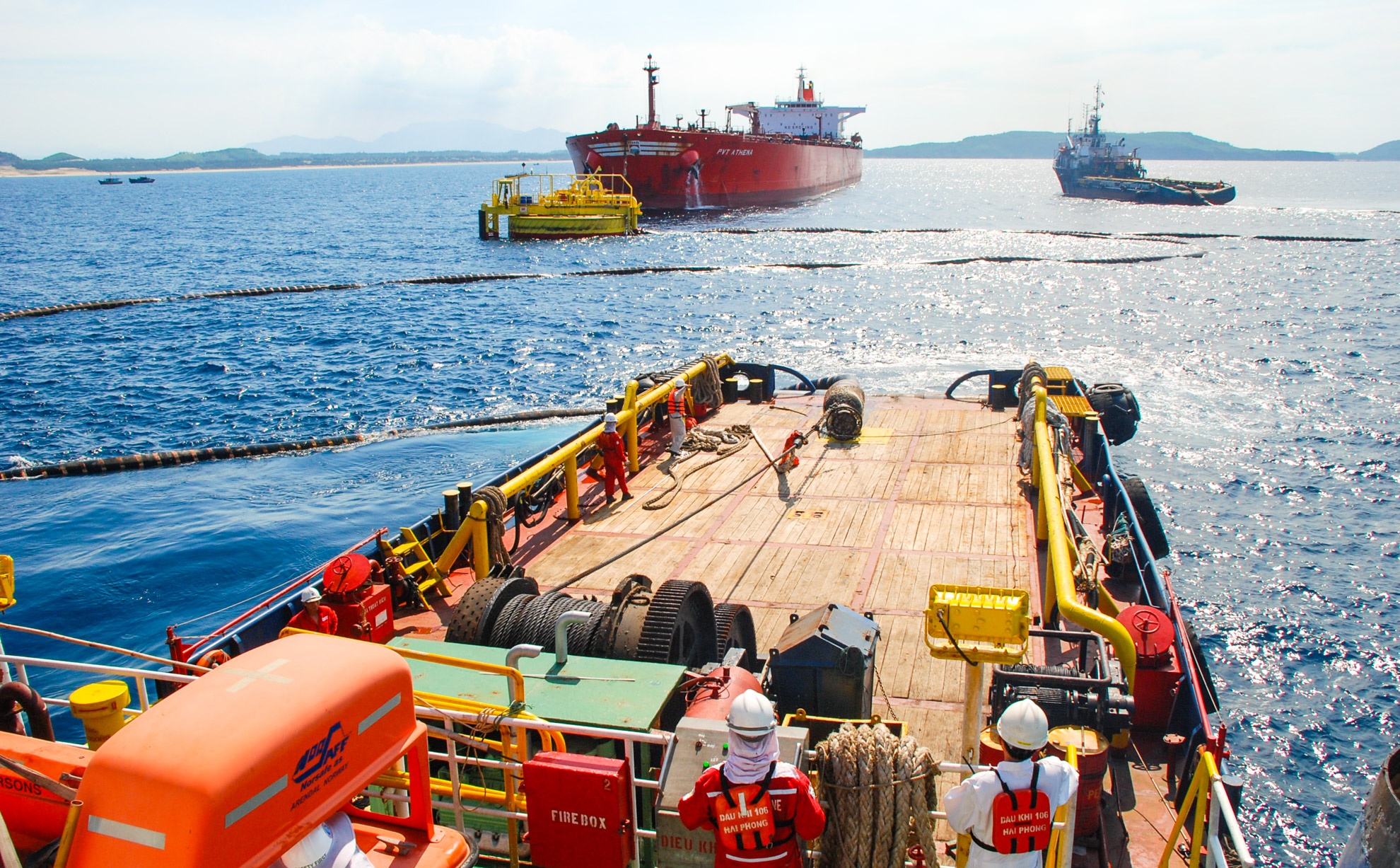 Toàn cảnh Nhà máy lọc dầu Dung Quất ảnh 4 Toan canh Nha may loc dau Dung Quat anh 4