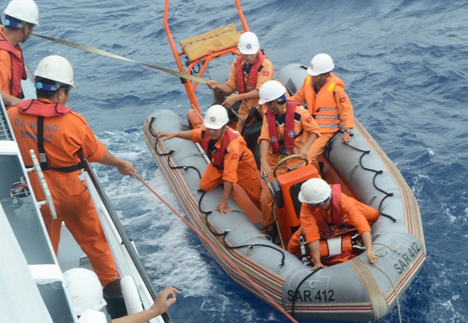 6 ngu dan mat lien lac hon 10 ngay o vung bien Hoang Sa hinh anh