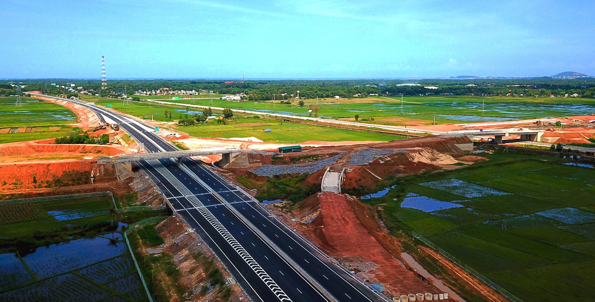 Cao toc Da Nang - Quang Ngai anh 1