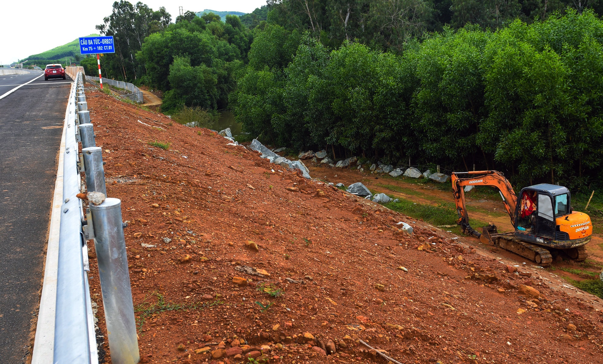 Cao toc Da Nang - Quang Ngai anh 3