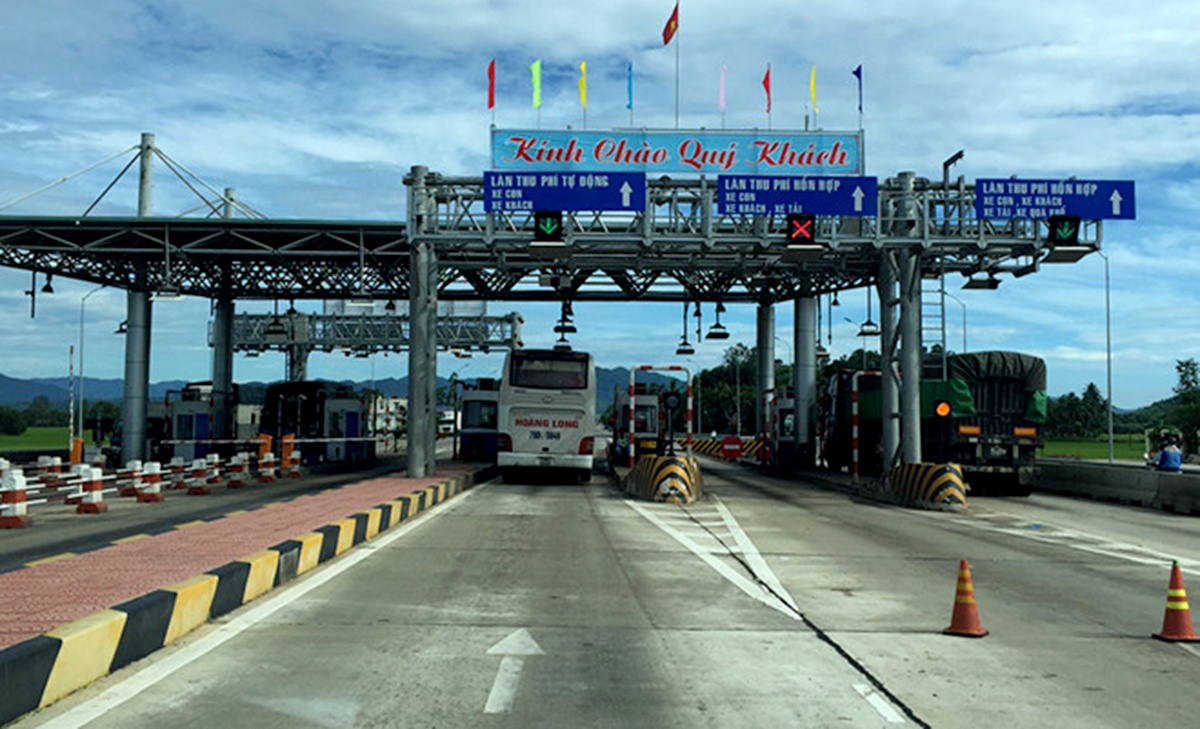 Dung thu phi o tram BOT Bac Binh Dinh vi cham sua duong hinh anh