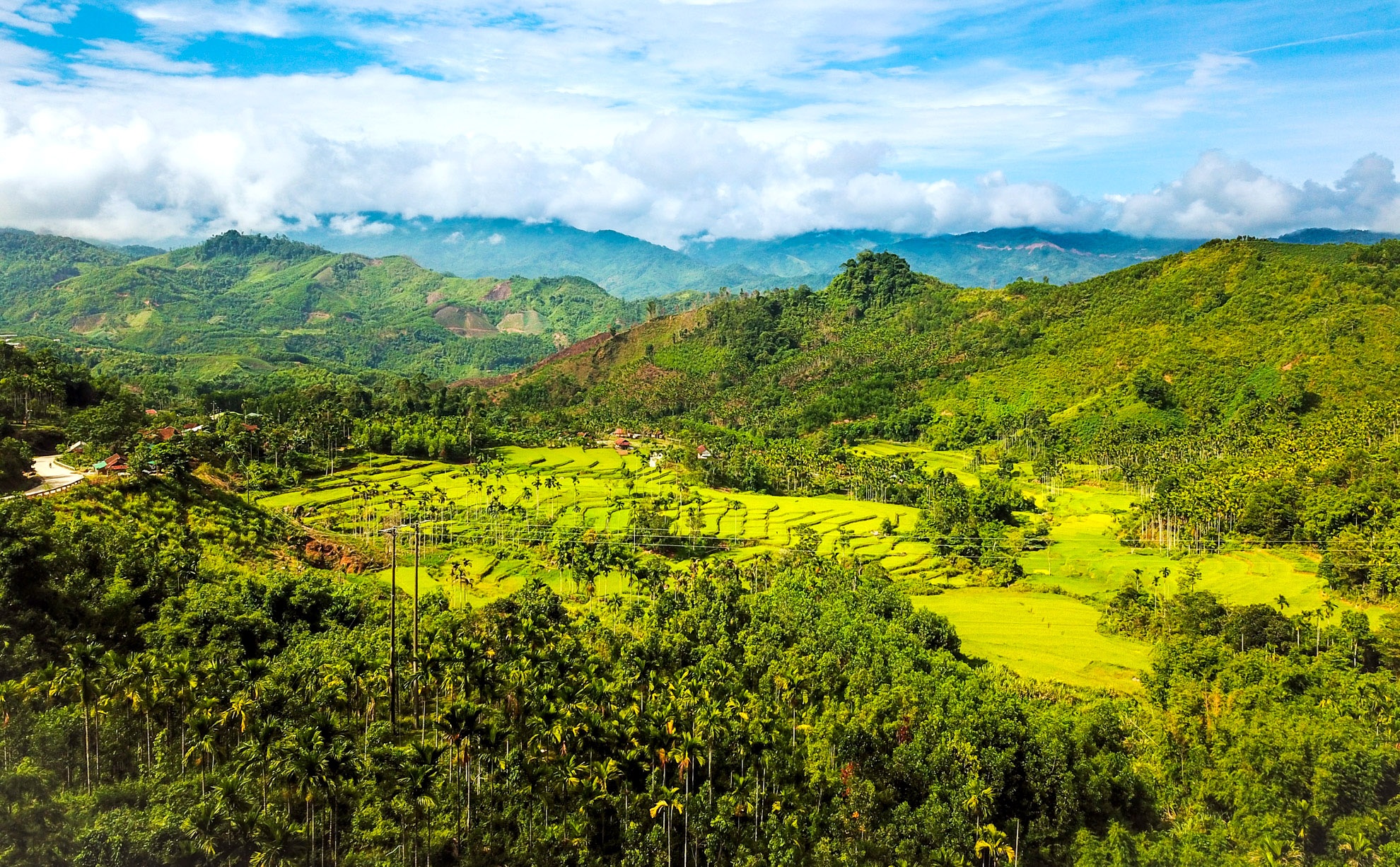 Vuong quoc ngan cau Son Tay anh 1
