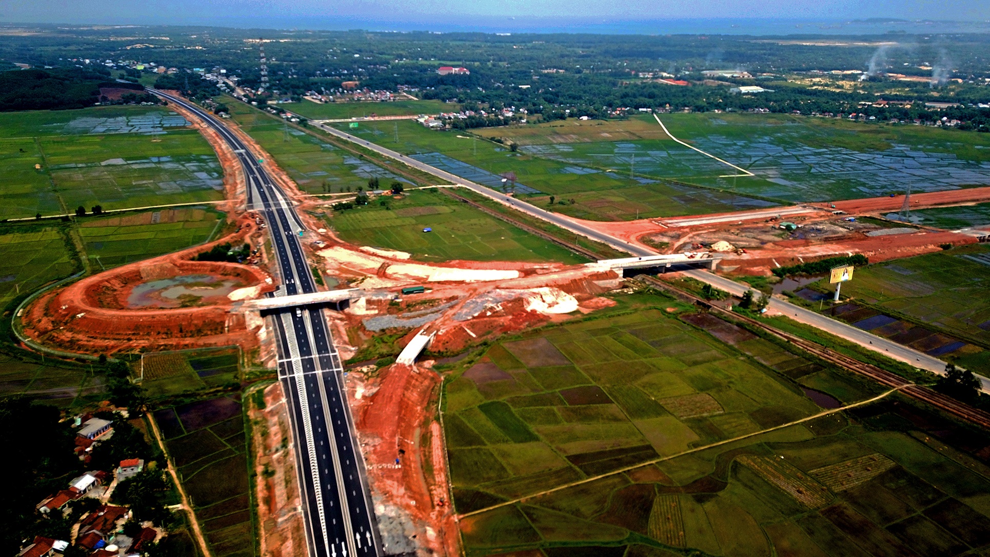 Vong xoay cao toc 34.500 ty sut lun qua muc, can 300 ngay khac phuc hinh anh