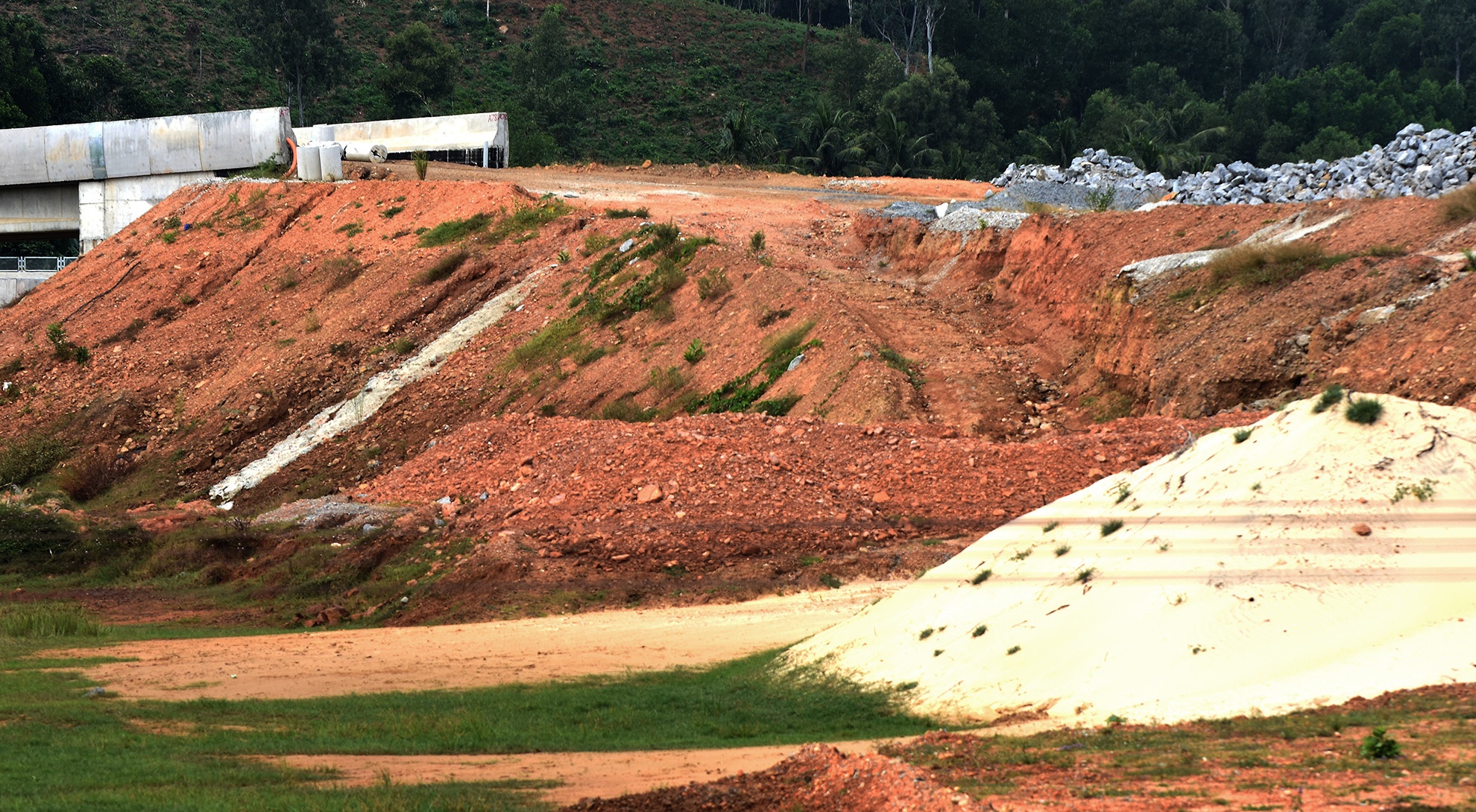 Cao toc Da Nang - Quang Ngai anh 5