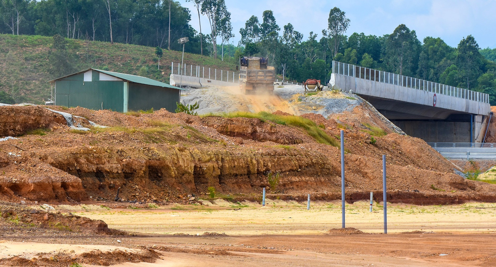 Xuat hien nhieu diem sat lo o vong xoay cao toc 34.500 ty hinh anh