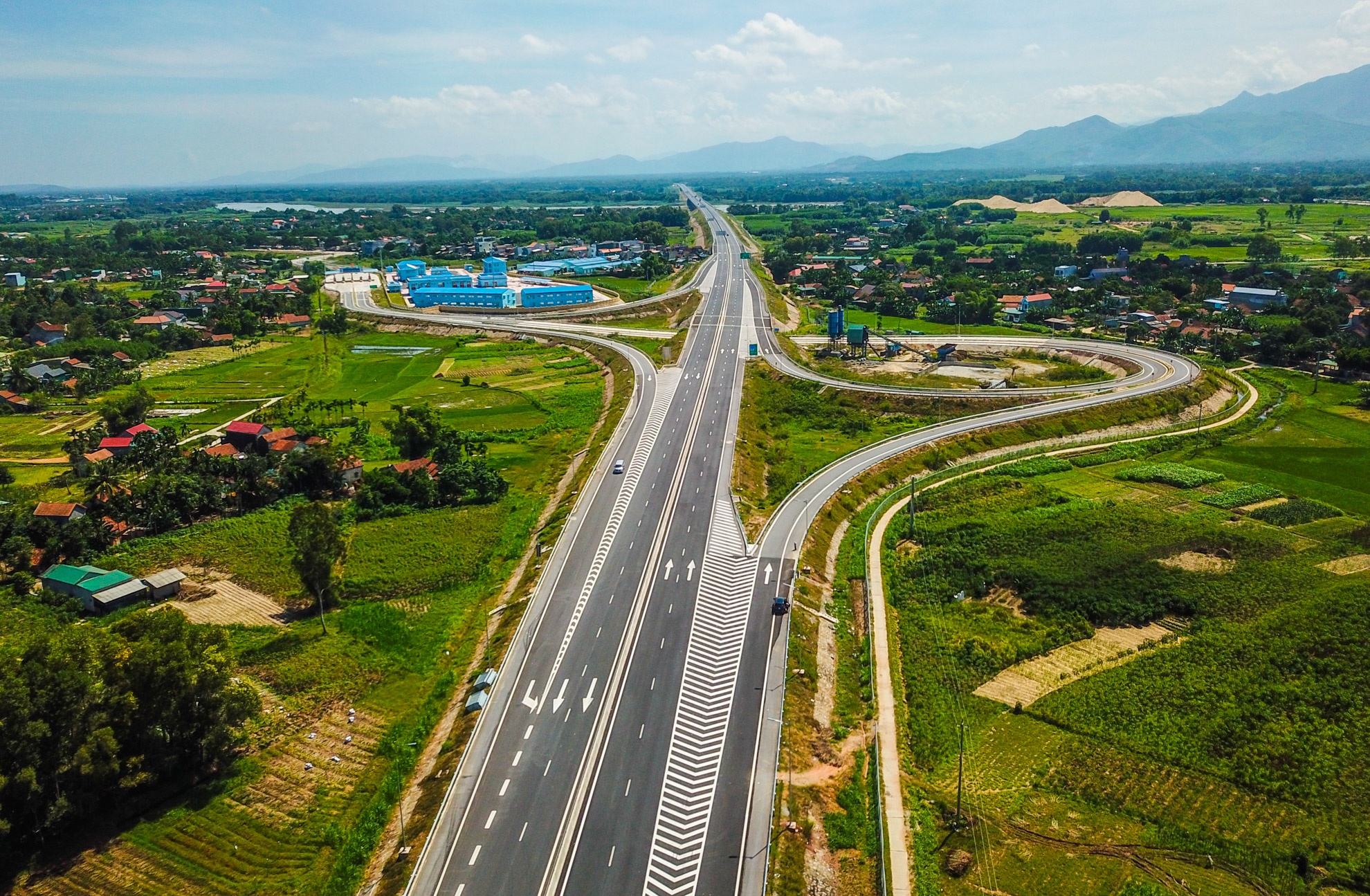 Cao toc Da Nang- Quang Ngai anh 1