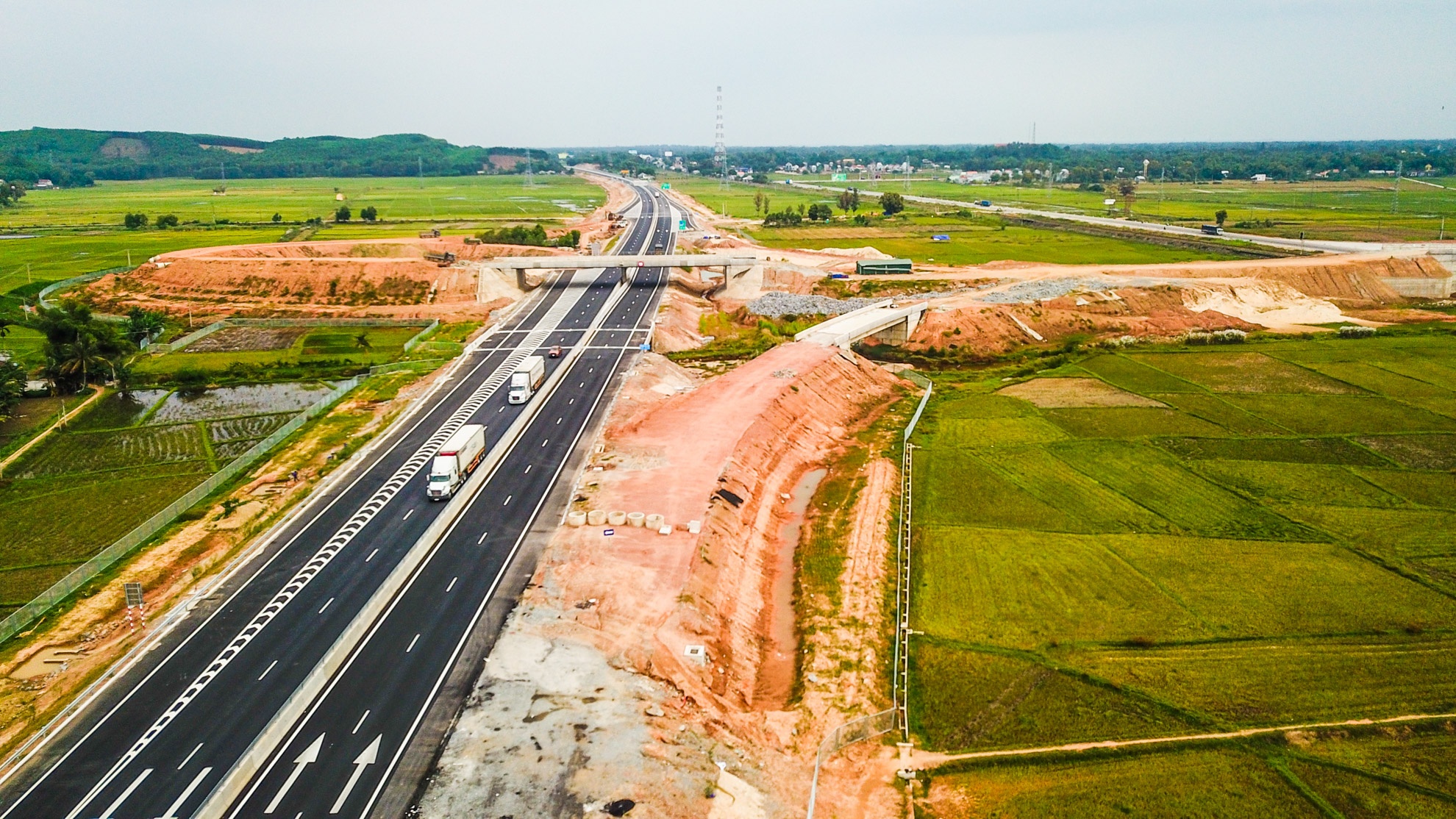 Can 330 ngay xu ly vong xoay cao toc 34.500 ty bi lun 1,5 m hinh anh