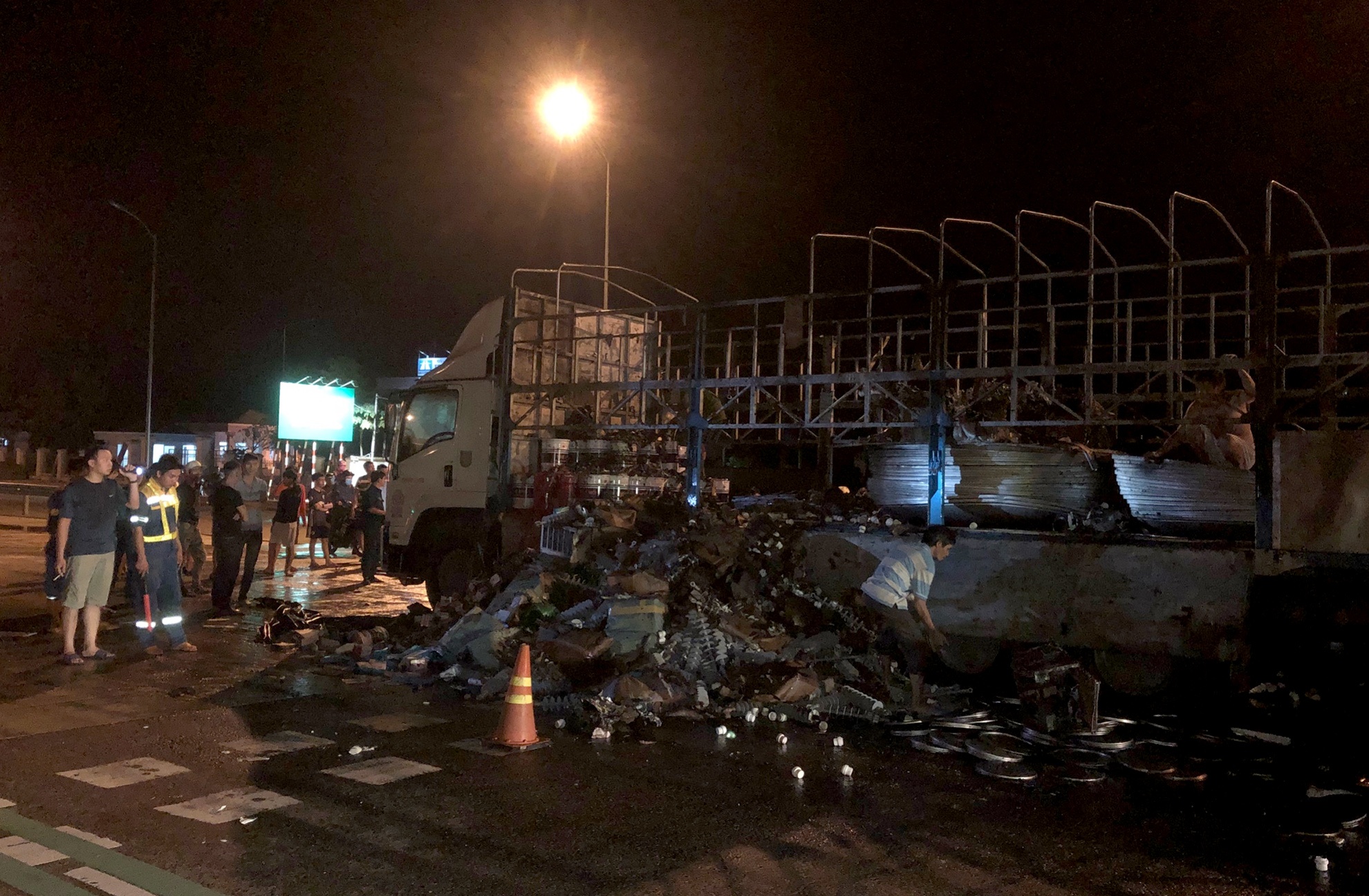 Xe cháy ở Bình Định ảnh 2 Xe chay o Binh Dinh anh 2