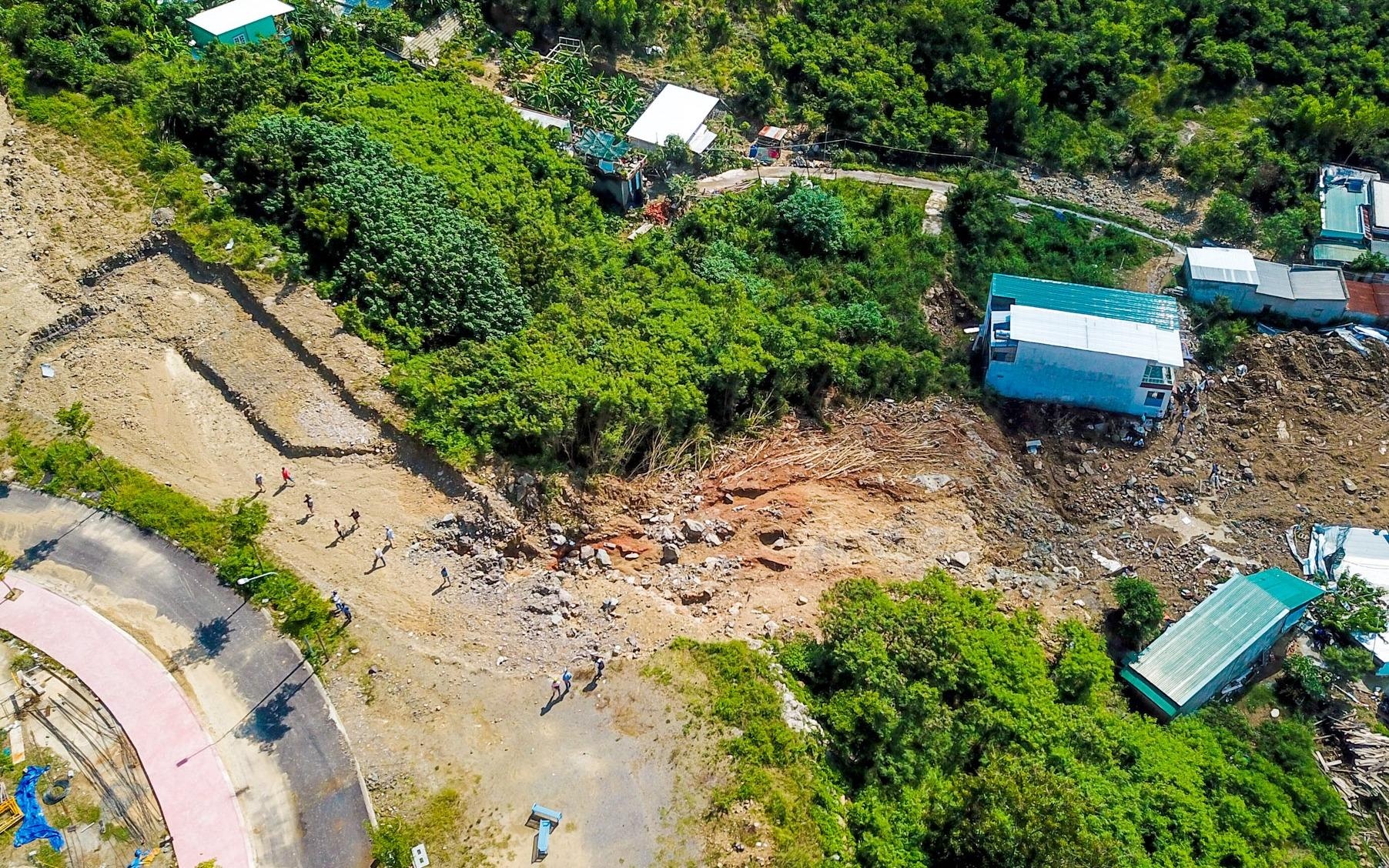 Can canh 'bom nuoc' vo, lam chet gia dinh 4 nguoi o Nha Trang hinh anh