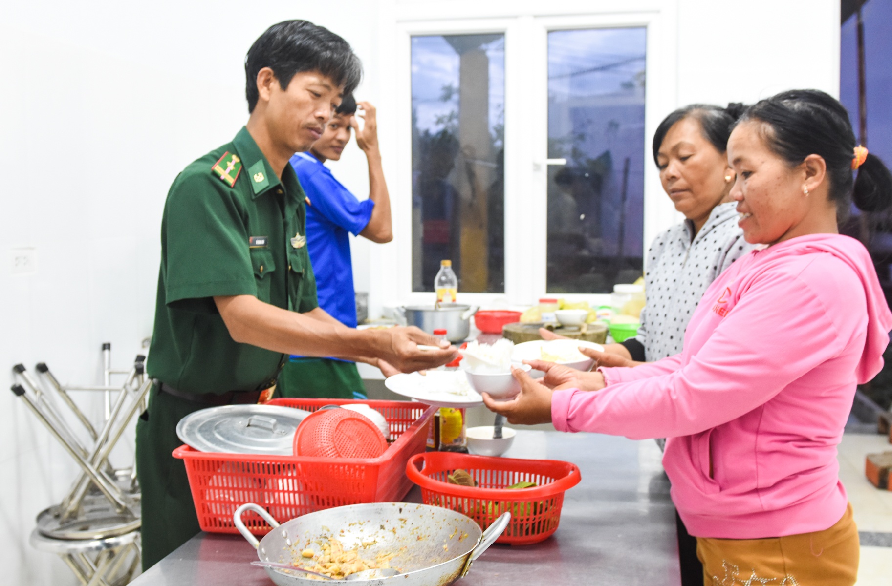 Dan Nha Trang chay tranh bao anh 10